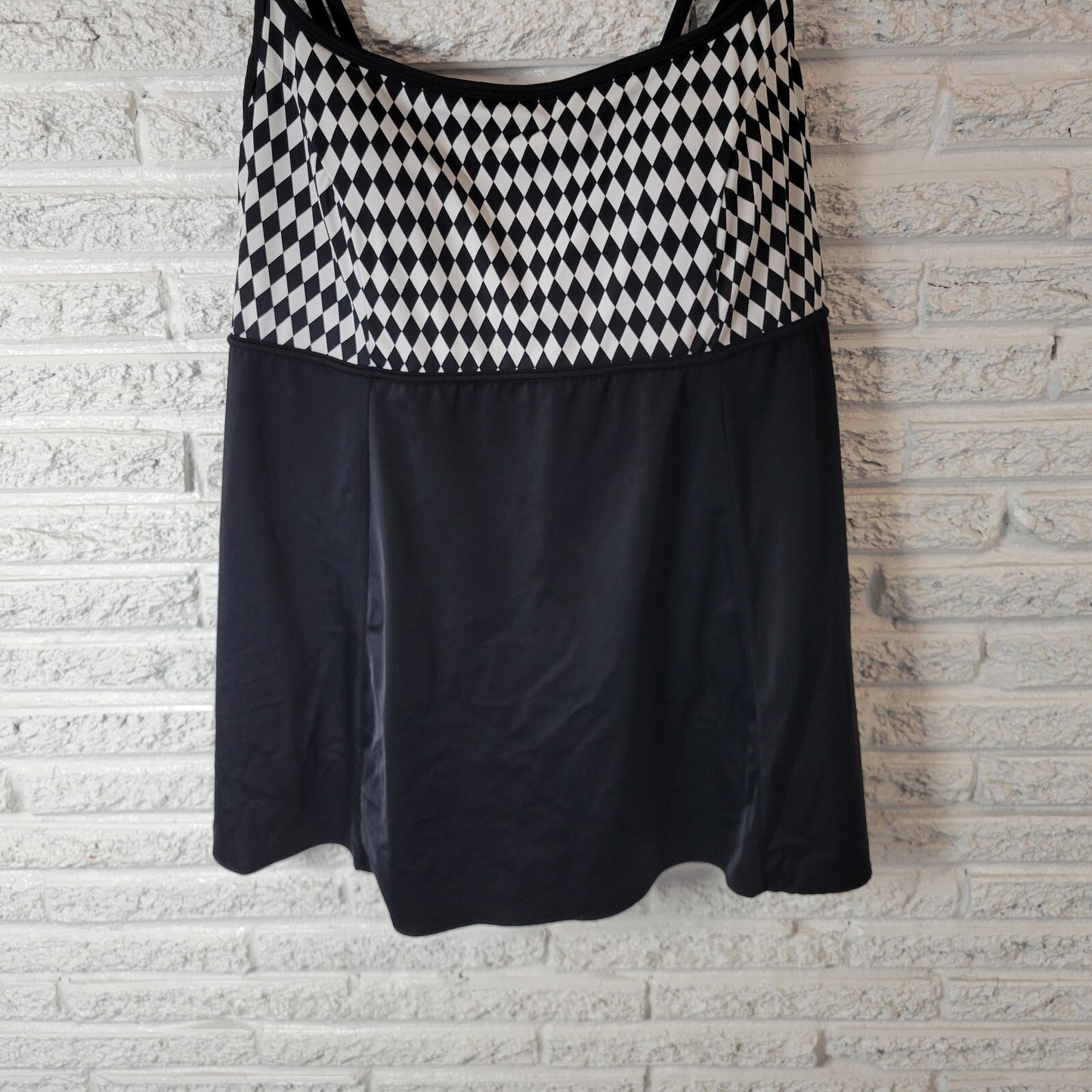 Inches Away Women 24W Plus Size Swimsuit Black Geometric One Piece Skirted Swim