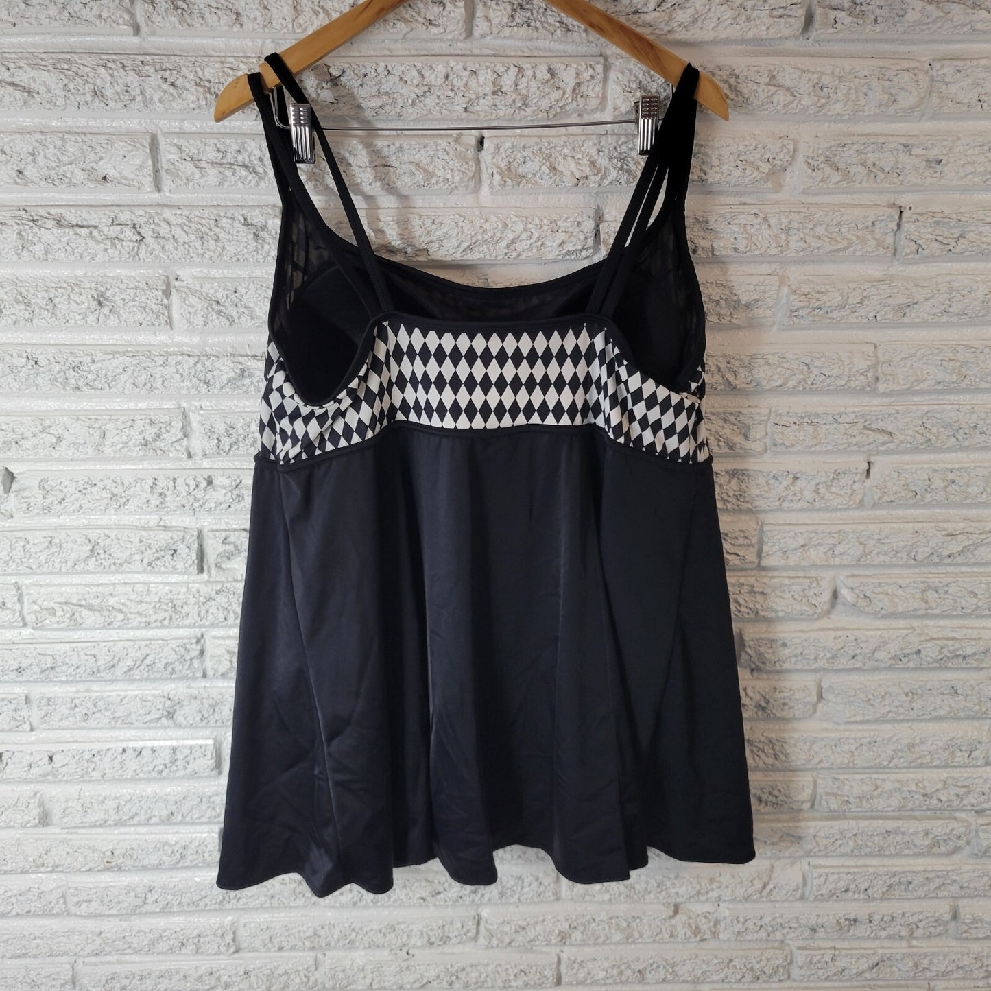 Inches Away Women 24W Plus Size Swimsuit Black Geometric One Piece Skirted Swim