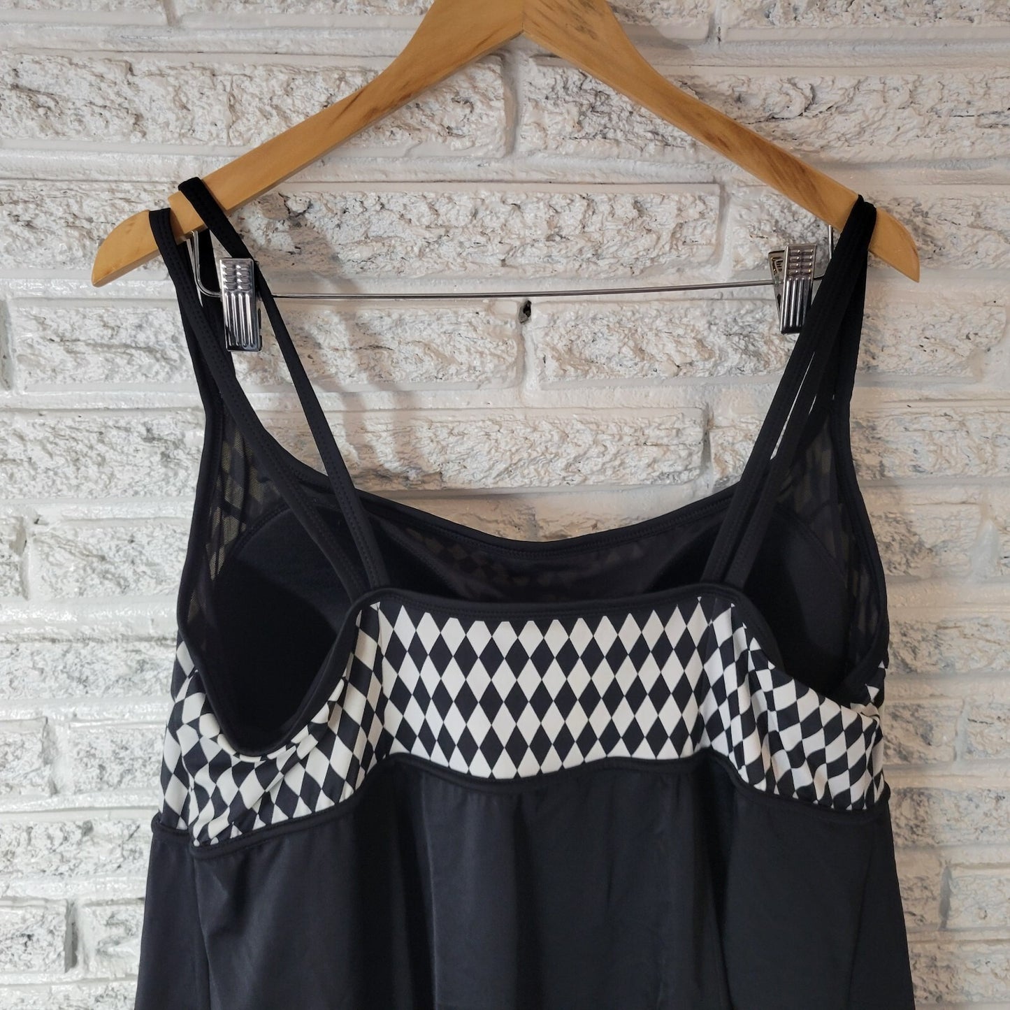 Inches Away Women 24W Plus Size Swimsuit Black Geometric One Piece Skirted Swim