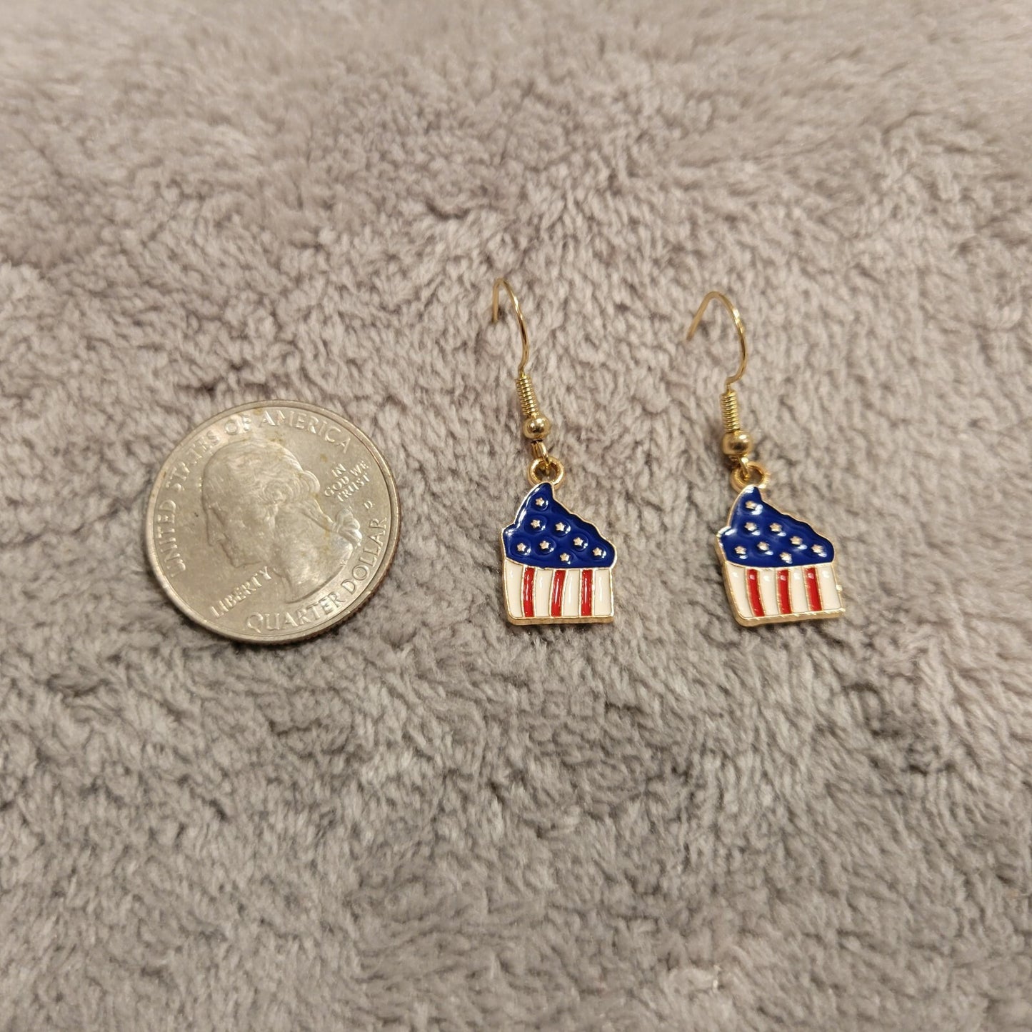 Fourth of July Patriotic Womens Earrings One Piece USA Flag Cupcake Hanging