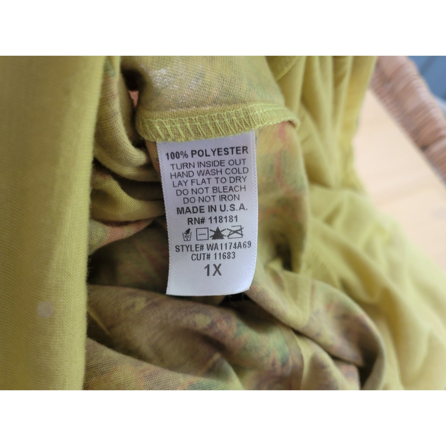 Dress Barn Women Top 1X Plus Dolman 3/4 Sleeve Yellow Floral Laser Cut Studded