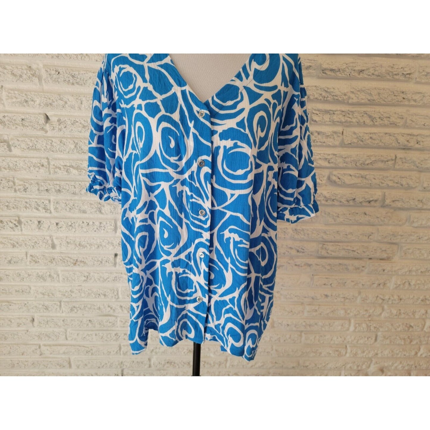 Coral Bay Womens Top 1X Plus Button Ruffle Short Sleeve Rayon Blue Geometric