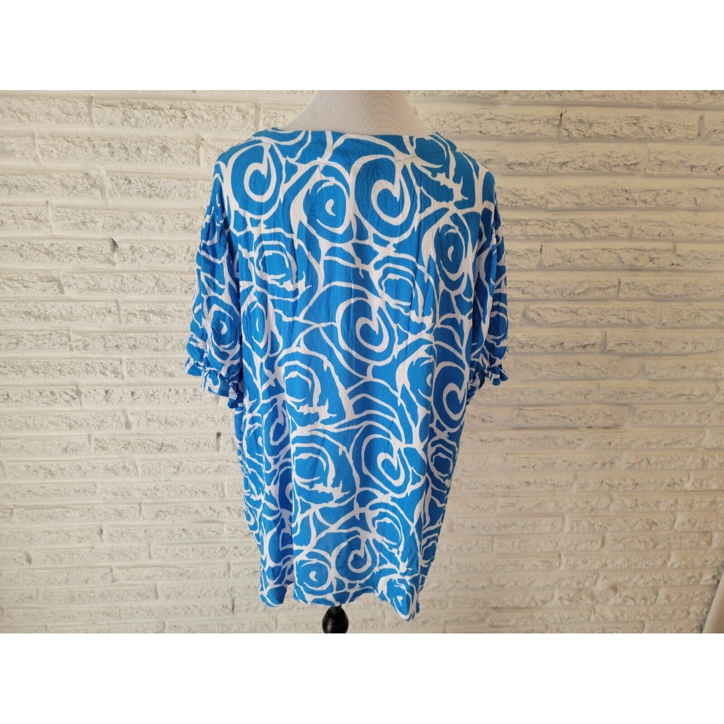 Coral Bay Womens Top 1X Plus Button Ruffle Short Sleeve Rayon Blue Geometric