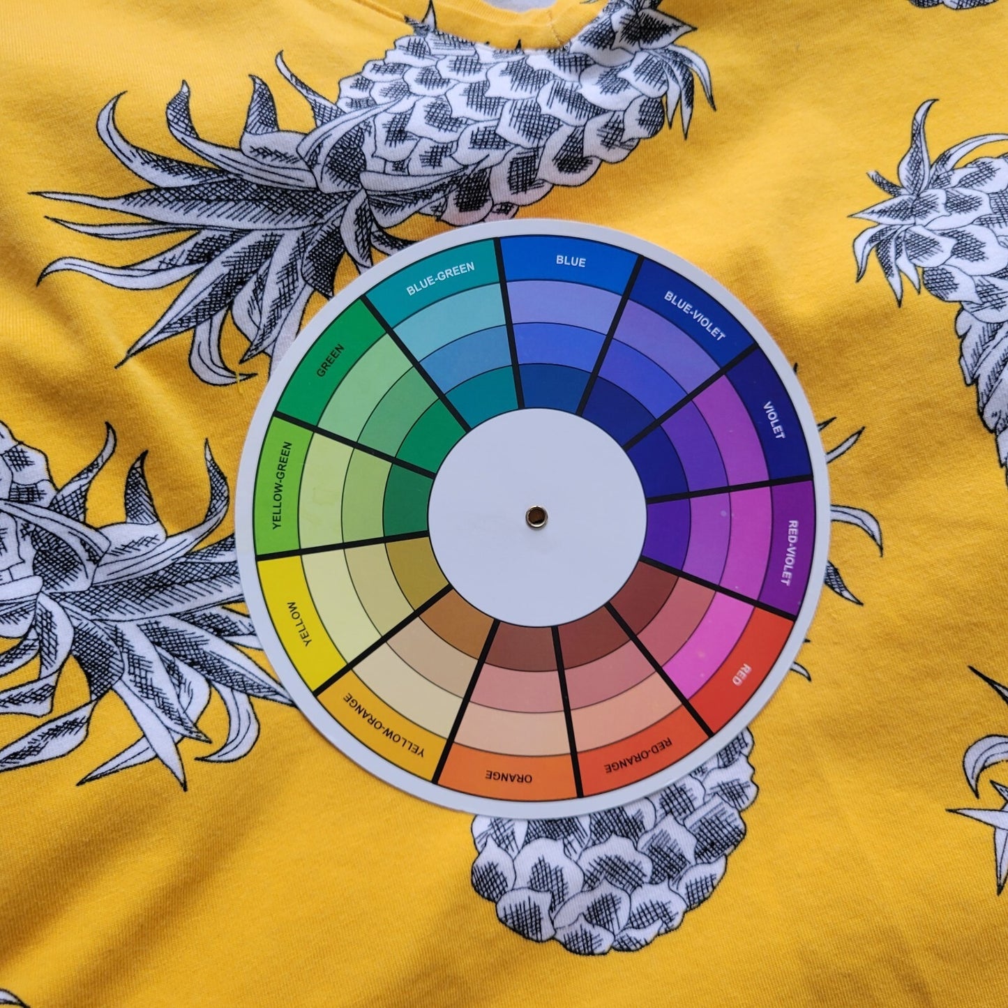 CJ Banks Womens Top 1X Plus Tee Short Sleeve Comfy Yellow Pineapples All Over