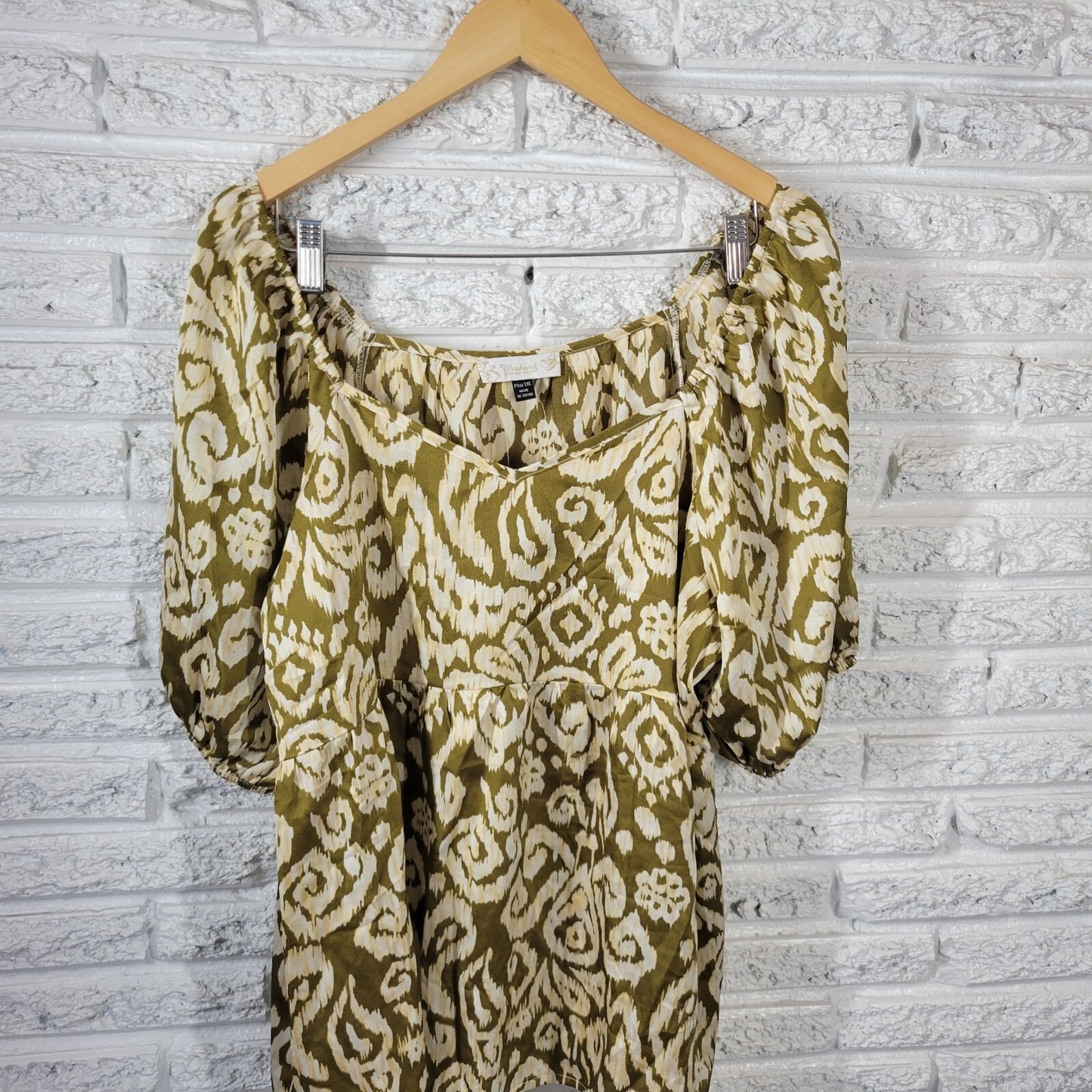 Suzanne Betro Women's 1XL Gold Abstract Party Print V-Neck Puff Sleeve Blouse