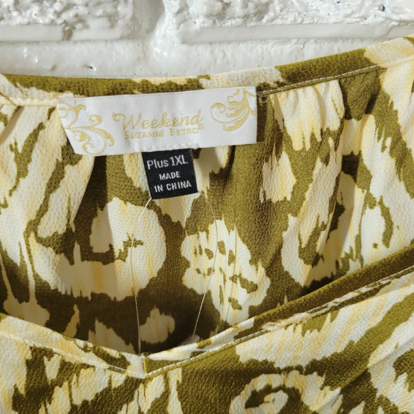 Suzanne Betro Women's 1XL Gold Abstract Party Print V-Neck Puff Sleeve Blouse