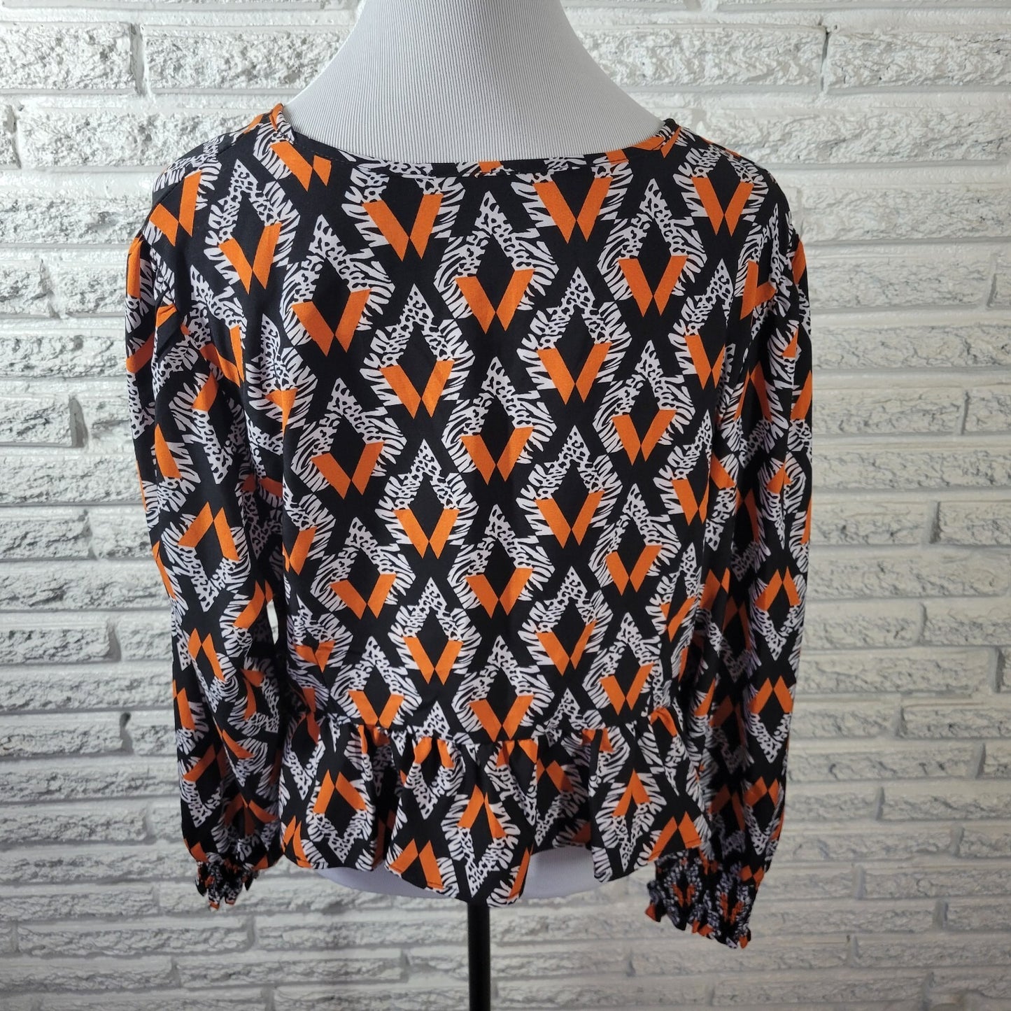 Shein Curve Women's 1XL Orange Black Geometric Smocked Long Sleeve V-Neck Crop