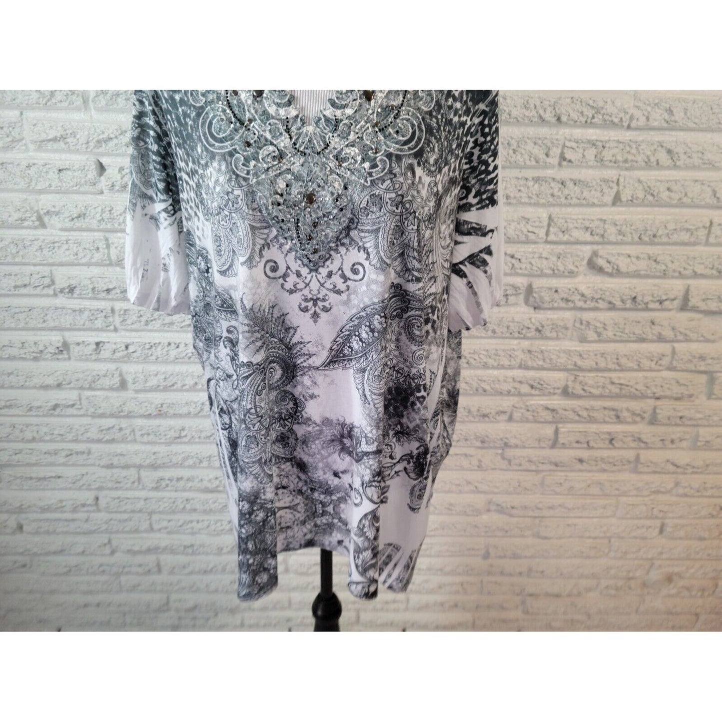 Catherines Liz & Me Womens Top 1X Short Sleeve Rhinestones Beaded Gray Paisley