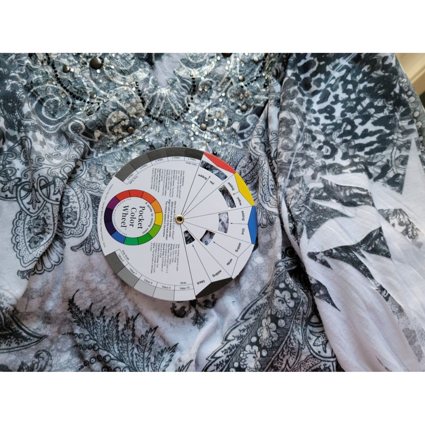 Catherines Liz & Me Womens Top 1X Short Sleeve Rhinestones Beaded Gray Paisley