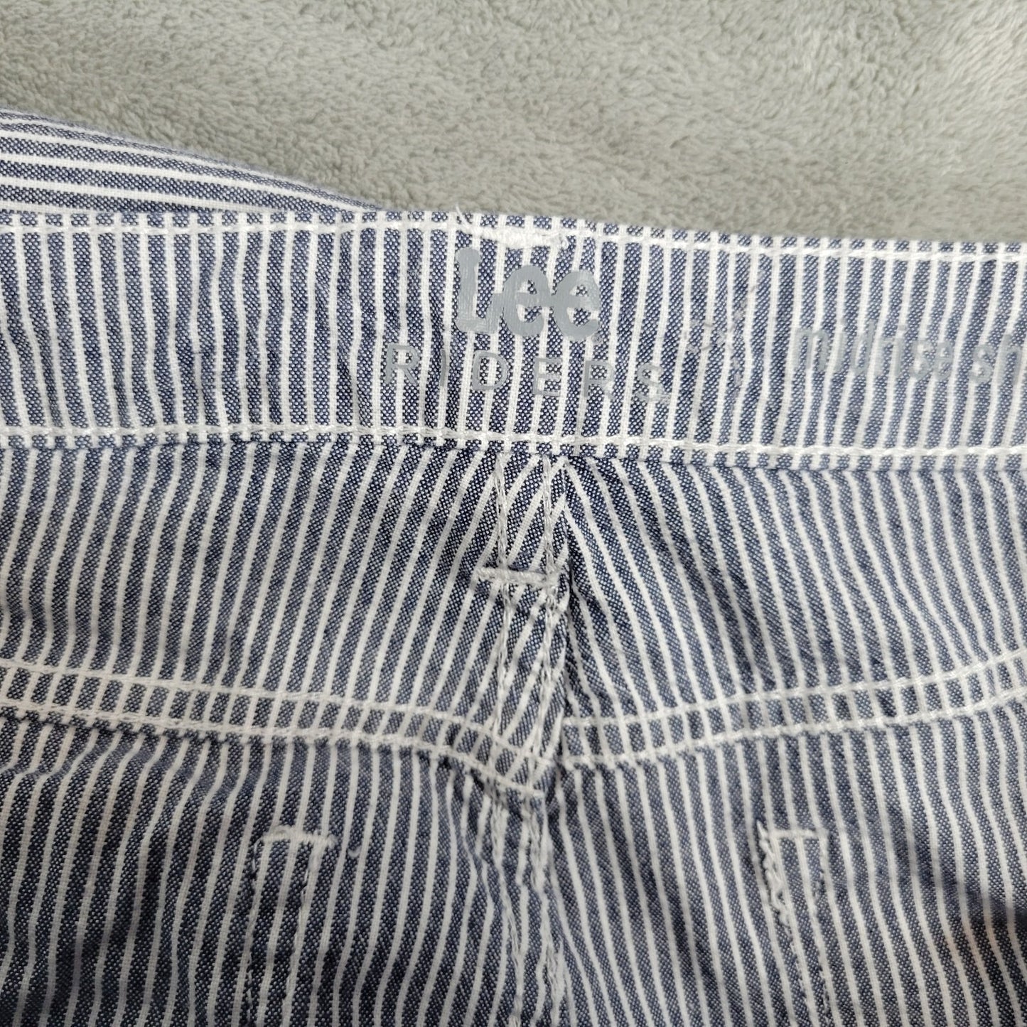 Lee Riders Womens Shorts 18M Gray White Stripe Zip Fly Cotton Blend Lightweight