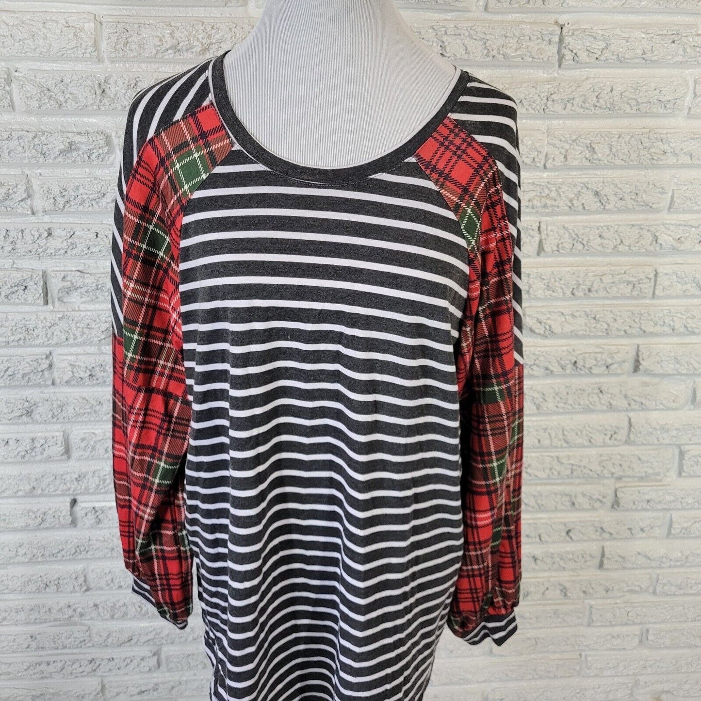 Southern Stitch Women Top XXL Plus Tee Tunic Raglan Sleeve Red Plaid Lightweight