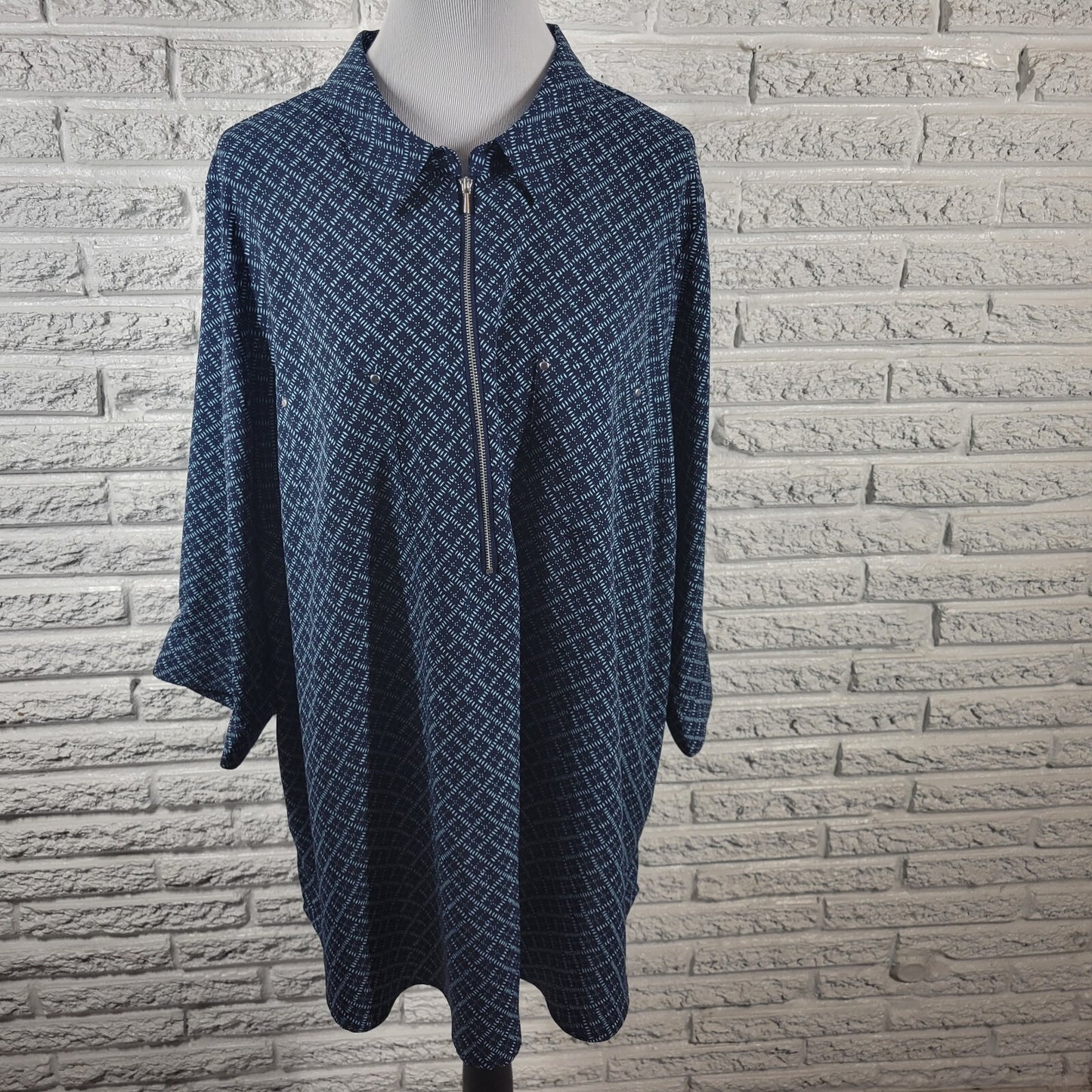 Catherines Plus Size 2X Blue Geometric Top 3/4 Sleeve Quarter Zip