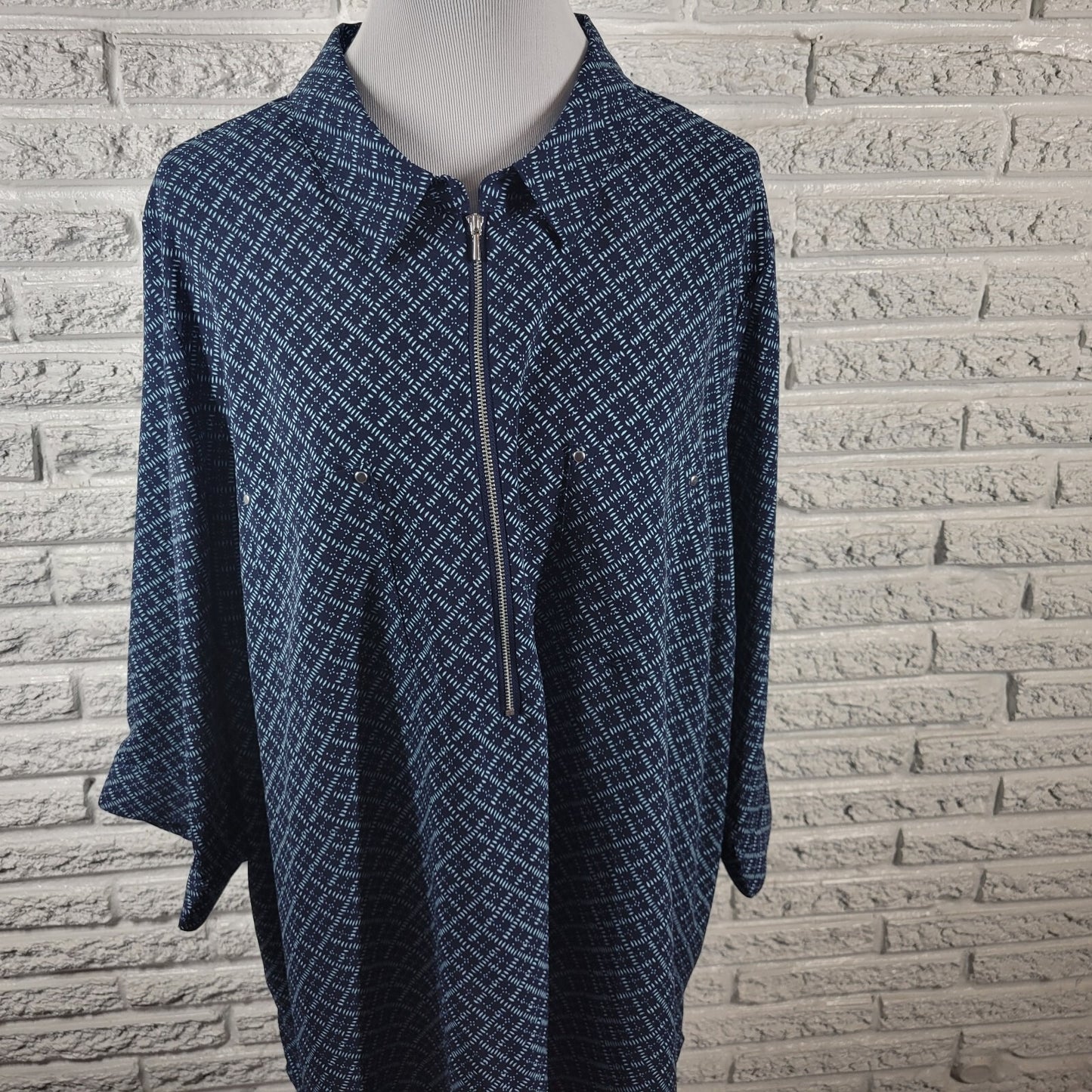 Catherines Plus Size 2X Blue Geometric Top 3/4 Sleeve Quarter Zip