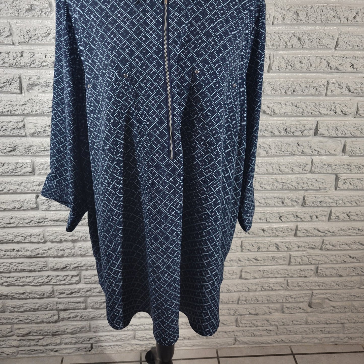 Catherines Plus Size 2X Blue Geometric Top 3/4 Sleeve Quarter Zip
