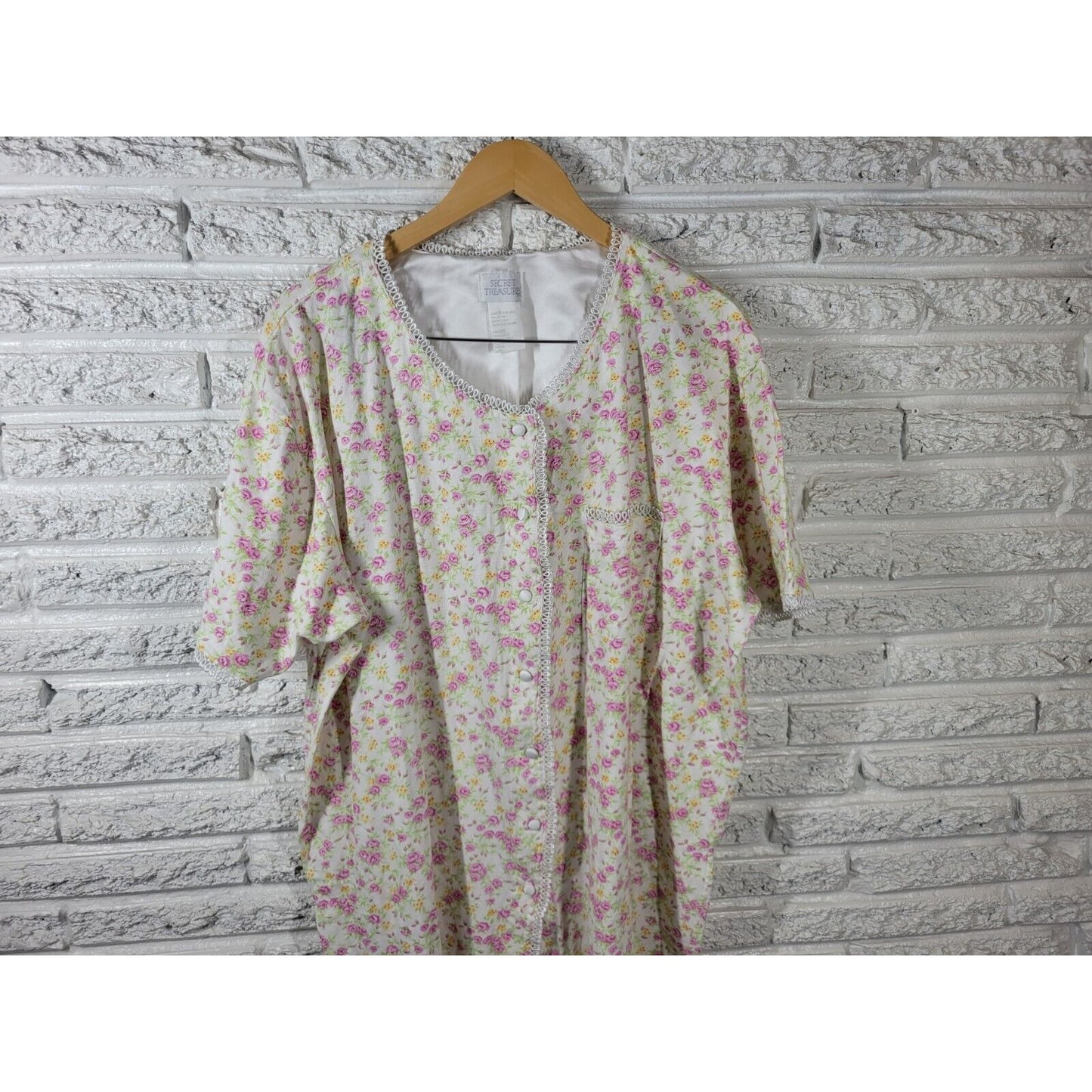 Secret Treasures Women Robe 2X Plus Short Sleeve Button Pink Floral Lightweight