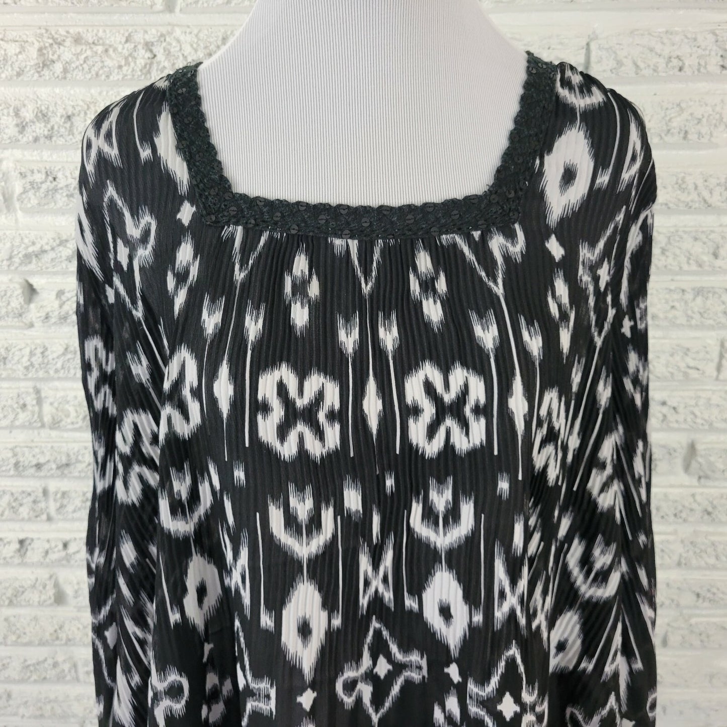 Avenue Women's Plus Size 26/28 Black Geometric Sequin 3/4 Sleeve Sheer Lace Top