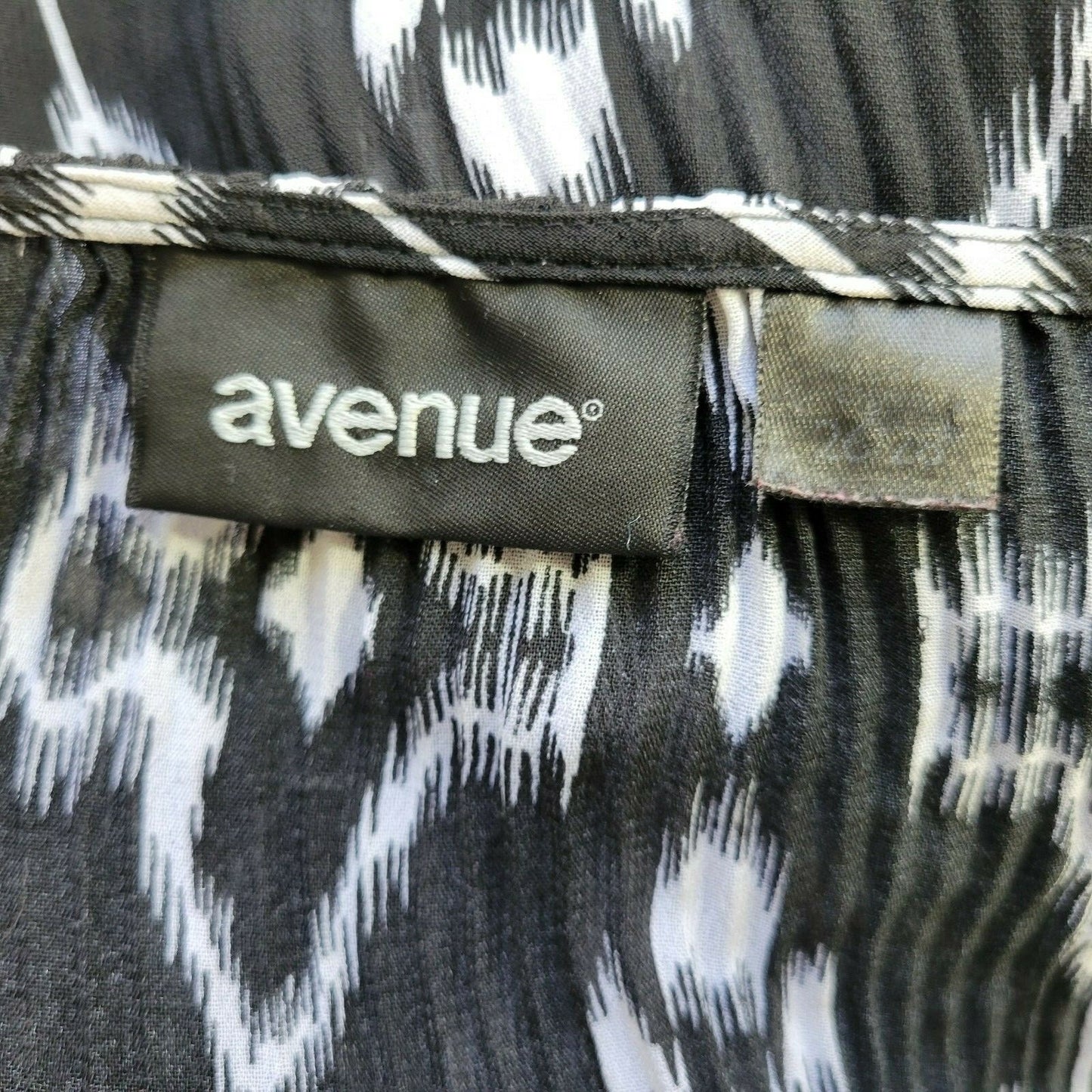 Avenue Women's Plus Size 26/28 Black Geometric Sequin 3/4 Sleeve Sheer Lace Top