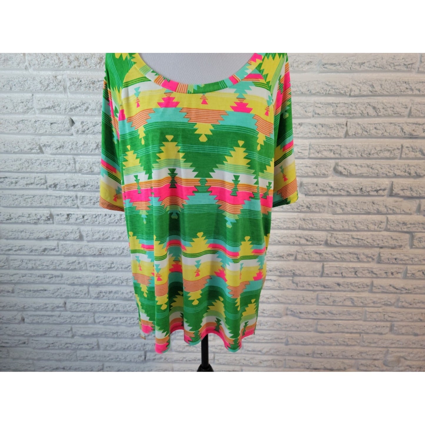 Sew In Love Women's 3X Plus Size Green Geometric Boat Neck Keyhole Tee Top