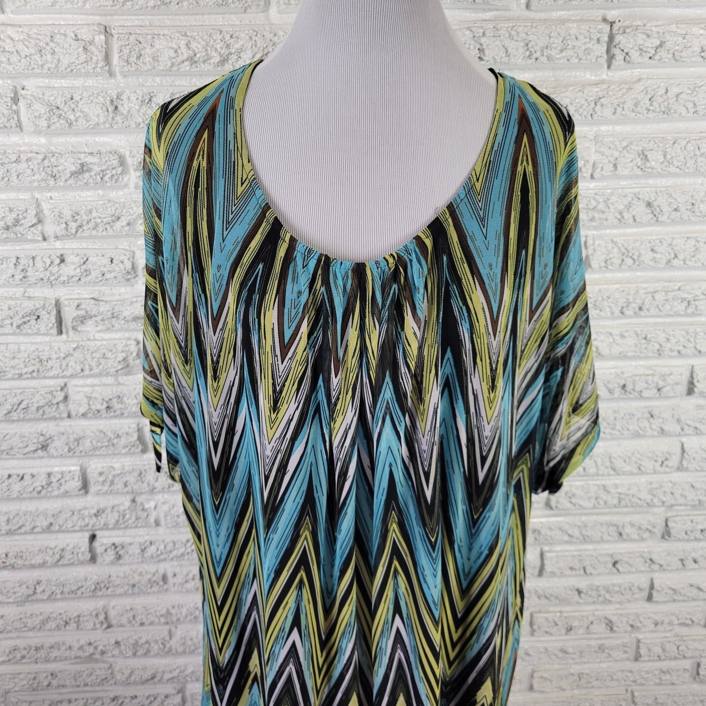 Catherines 2X Plus Size Tunic Top Blue Green Zig Zag Sheer Tied Sleeve Stretch