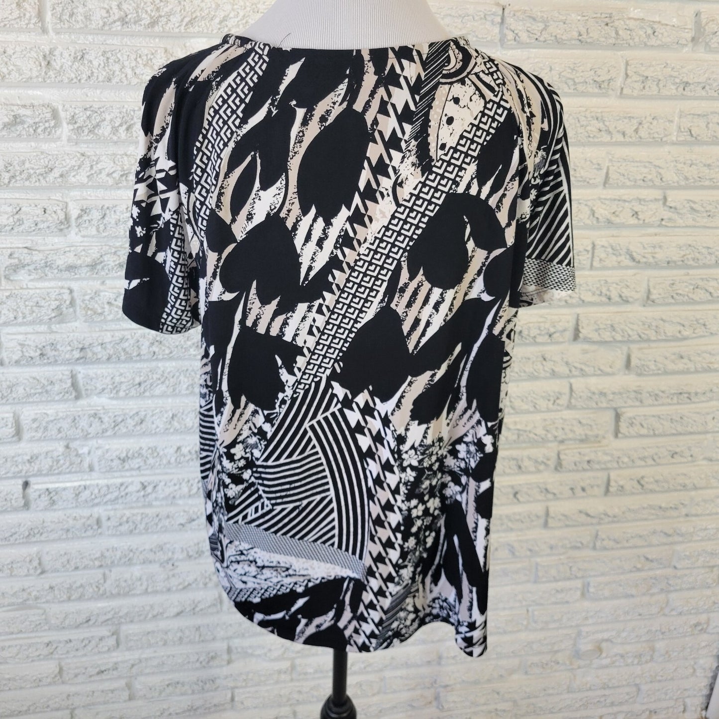 Valerie Stevens Womens 2X Plus Top Blouse Black White Geometric Boat Neck Pleats