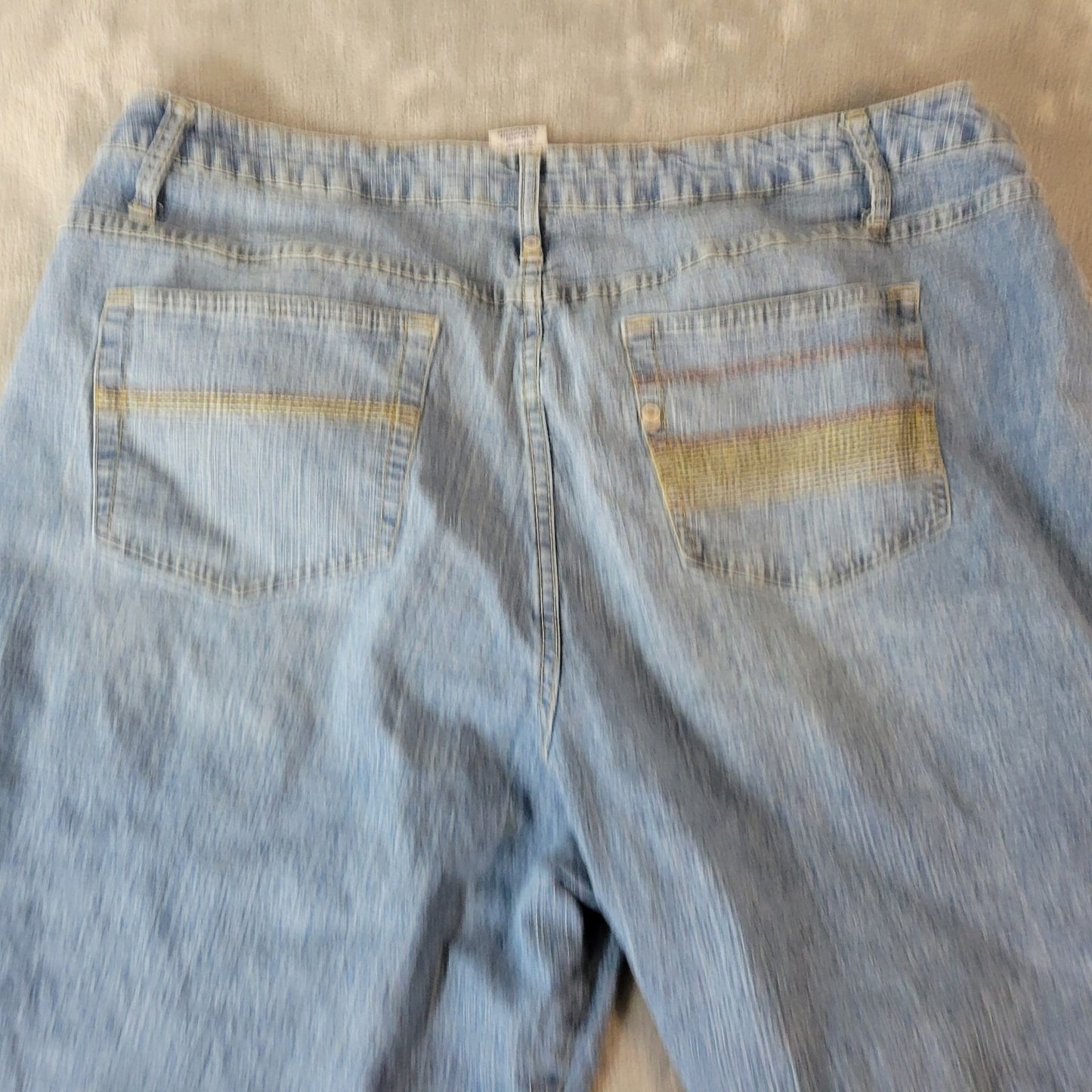 Faded Glory Womens Shorts 24W Plus Medium Blue Denim Wash Zip Fly Comfy Casual
