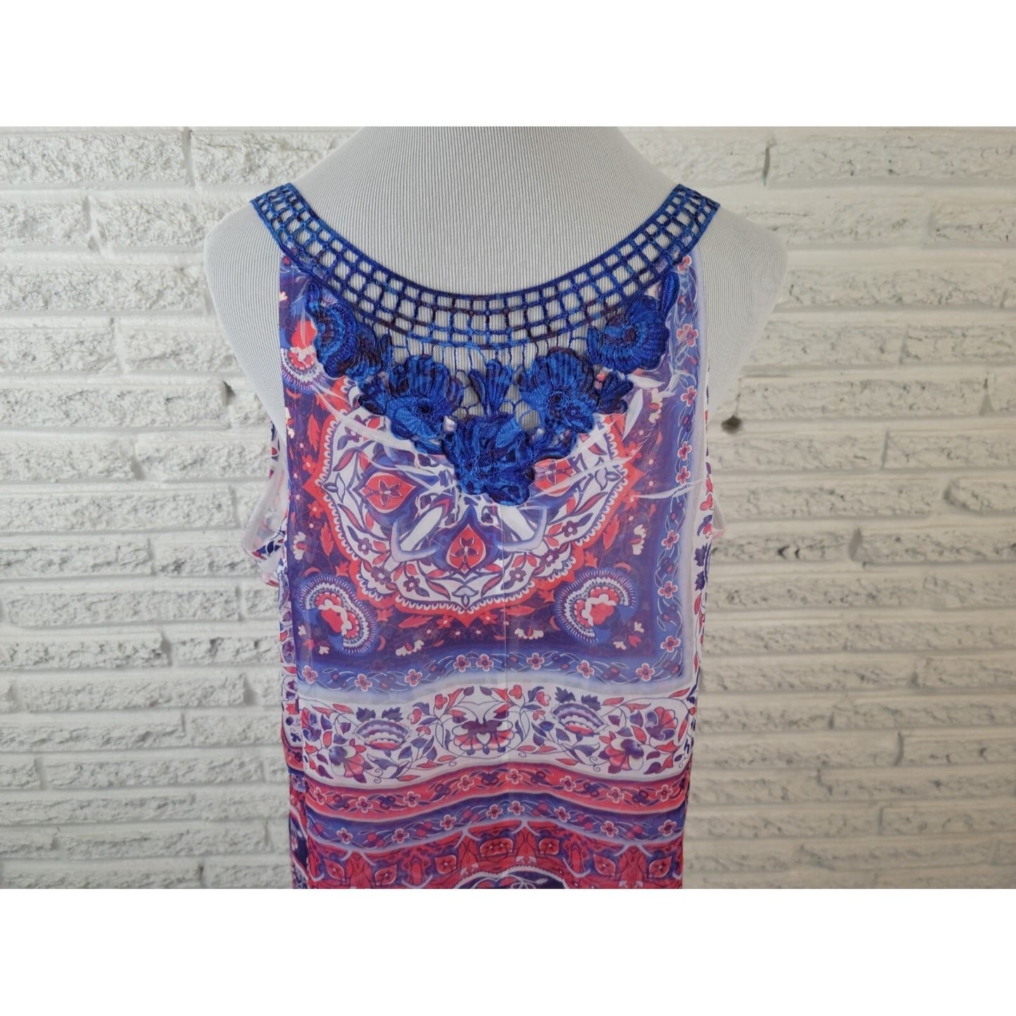 Live Let Live Womens Top 1X Plus Sleeveless Asymmetric Blue Floral Crochet