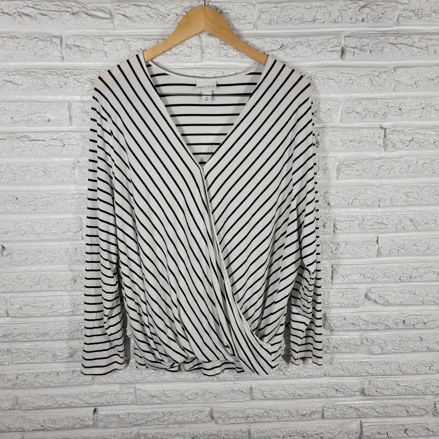 Ava Viv Womens Top 2X Plus Draped Front Black Stripe Snap Comfy Casual