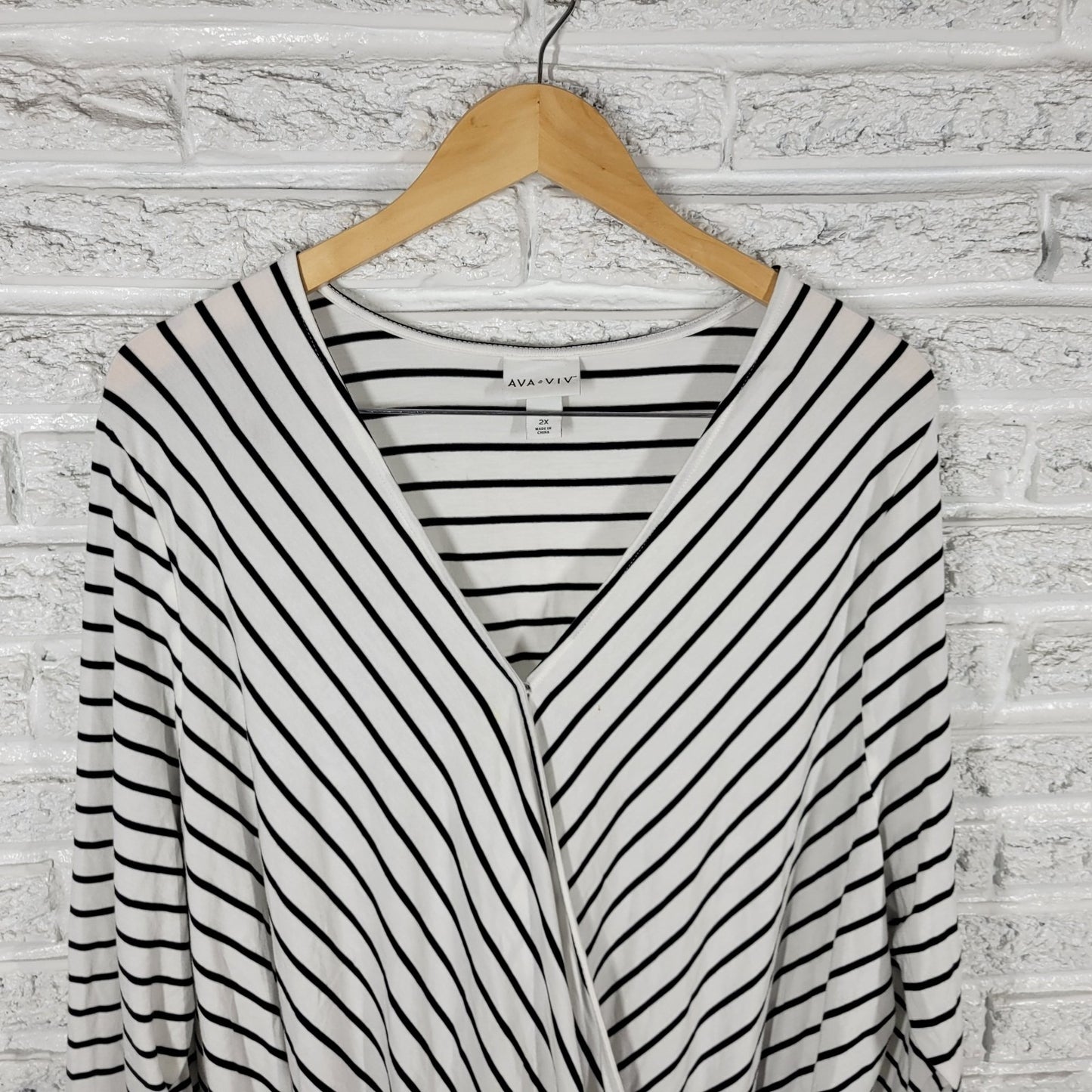 Ava Viv Womens Top 2X Plus Draped Front Black Stripe Snap Comfy Casual