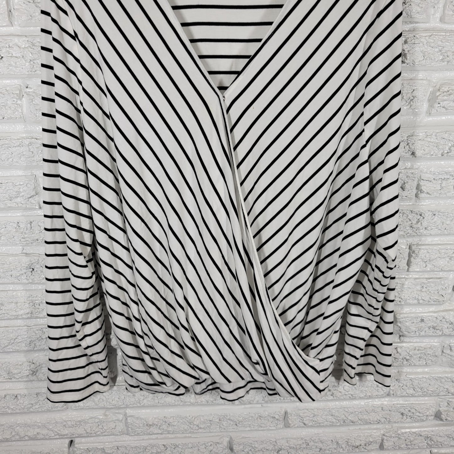 Ava Viv Womens Top 2X Plus Draped Front Black Stripe Snap Comfy Casual