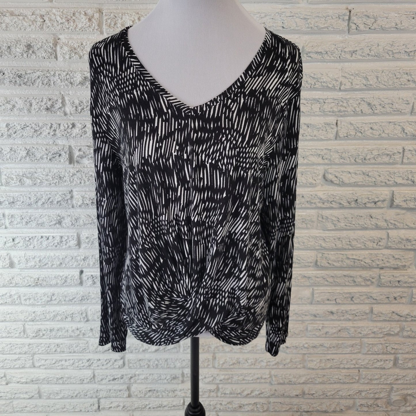 Simply Vera Vera Wang Top XL Women Black Geometric Long Sleeve Pullover Blouse