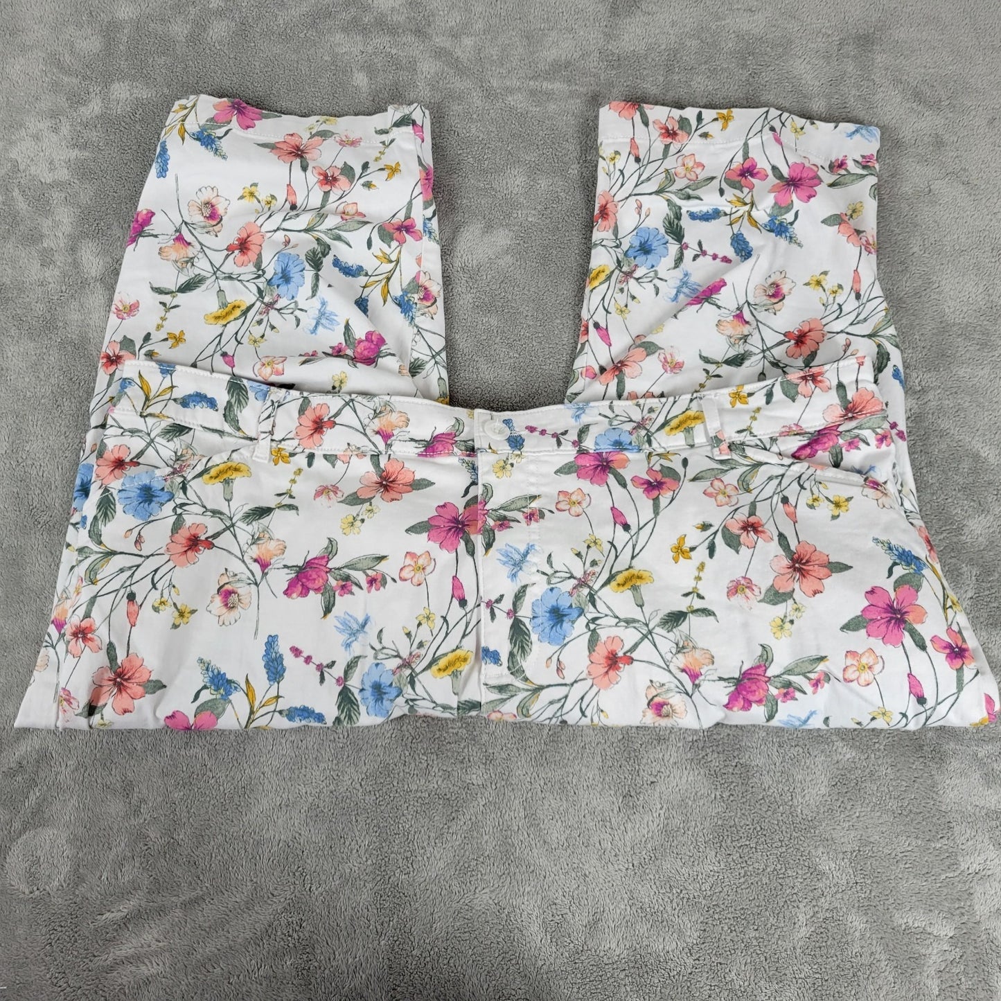 St Johns Bay Womens Pants 22W Plus Capri Pink Blue Floral Zip Fly Pockets Casual