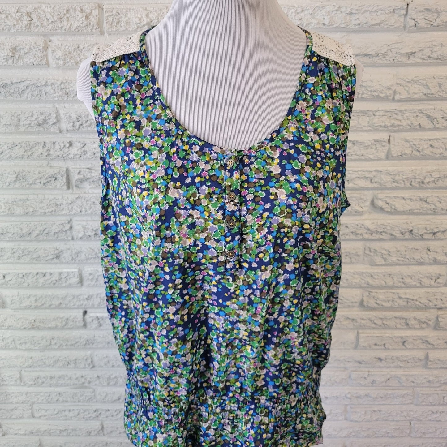 Izod Womens Top Extra Large XL Blue Floral Crochet Shoulder Casual Lightweight