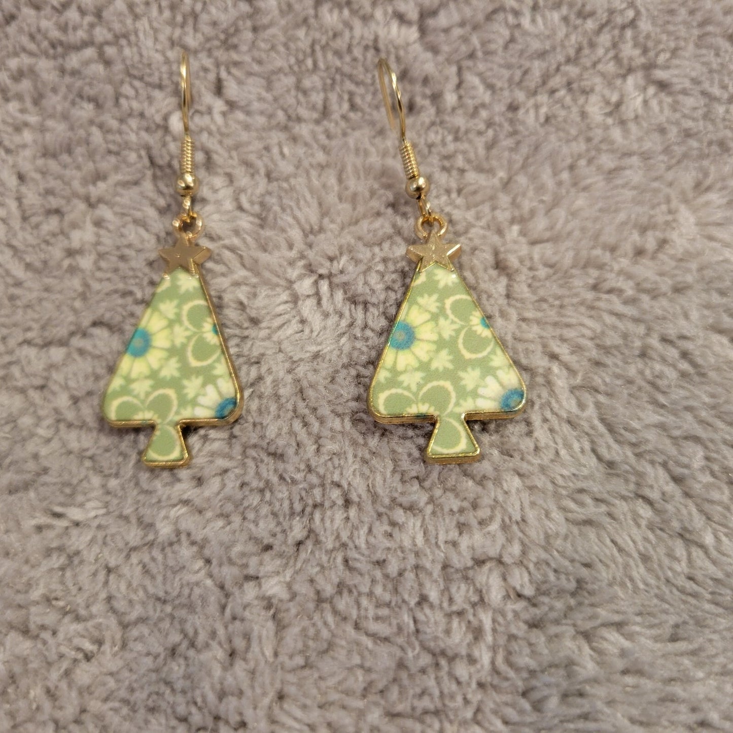 Christmas Trees #8 Womens Earrings One Pair Green Floral Hanging Holiday