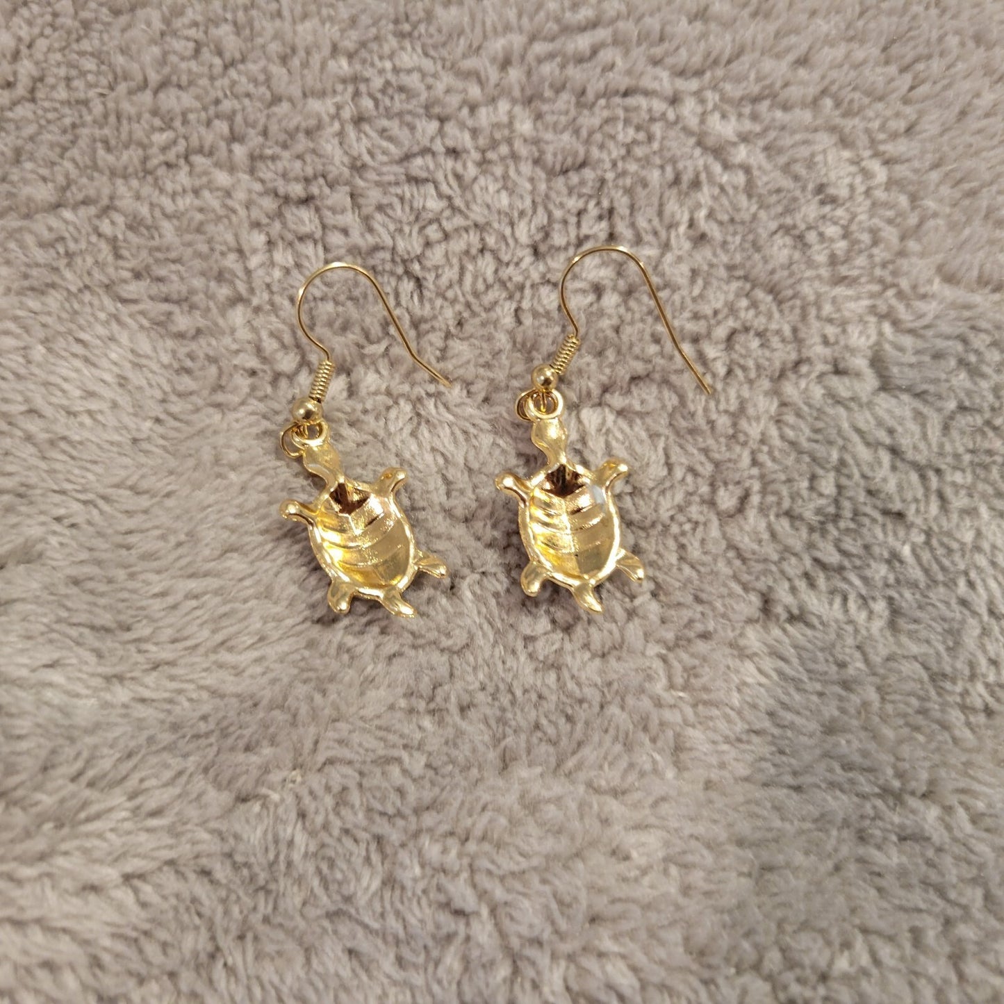 Turtles #8 Womens Earrings One Pair Blue Red Pink Zinc Alloy Hanging Gold Tone