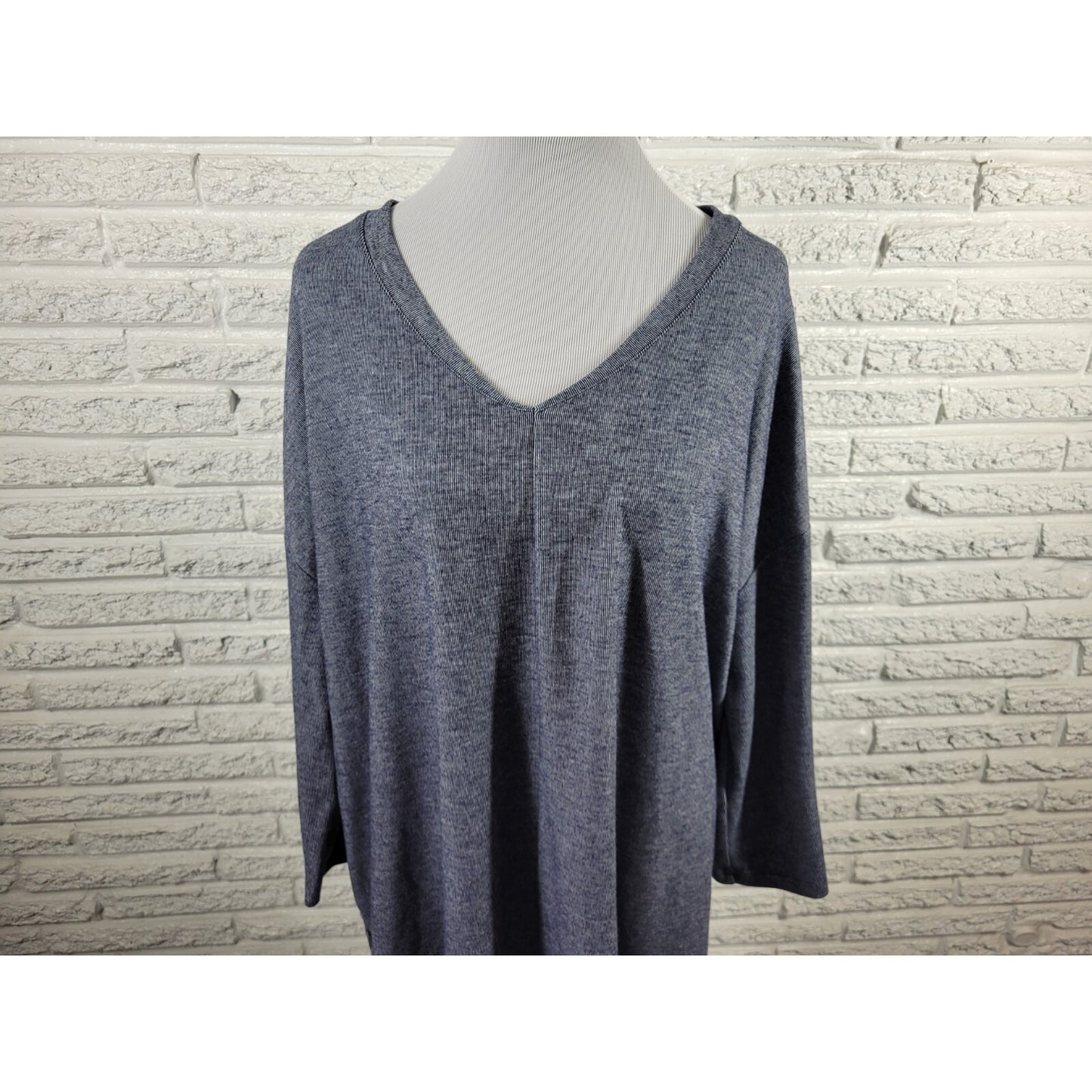 Liz Claiborne Women Top 2X Plus Tunic Knit 3/4 Sleeves Poly Blend Blue Pinstripe