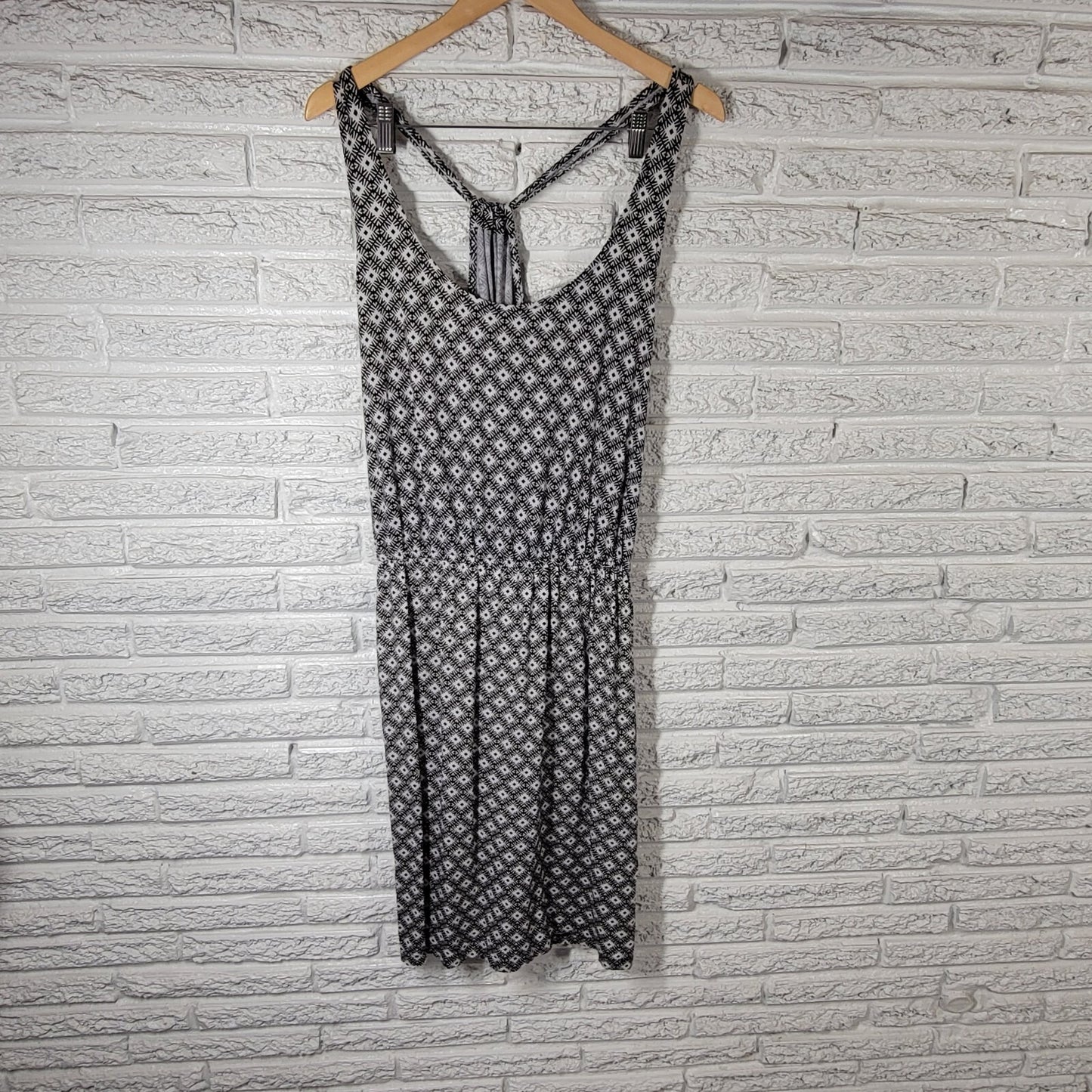Old Navy Women Dress Extra Large XL Slip Black White Geometric Sleeveless Casual