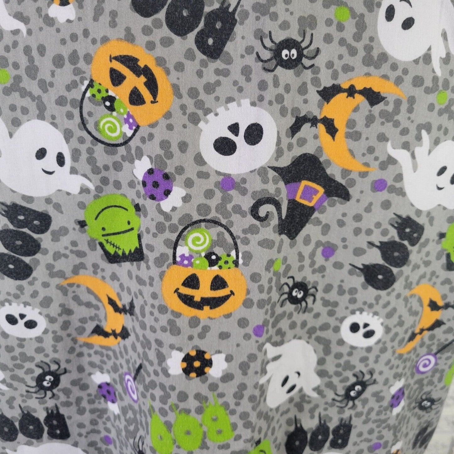 Halloween Cassandra O Unisex Scrub Top XL Gray Lightweight Ghost Frankenstein