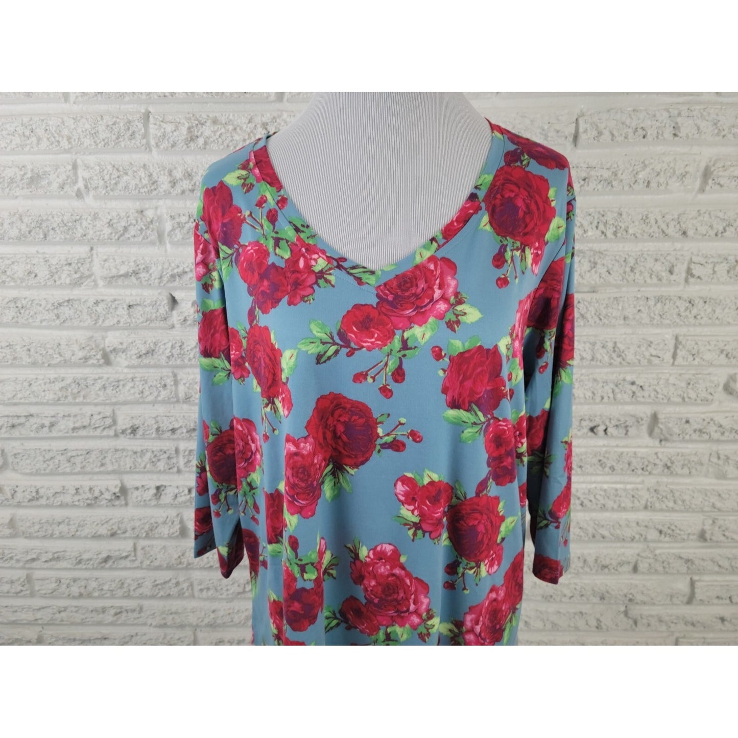 Pioneer Woman Womens Top Extra Large 3/4 Sleeve Blue Red Roses VNeck Casual