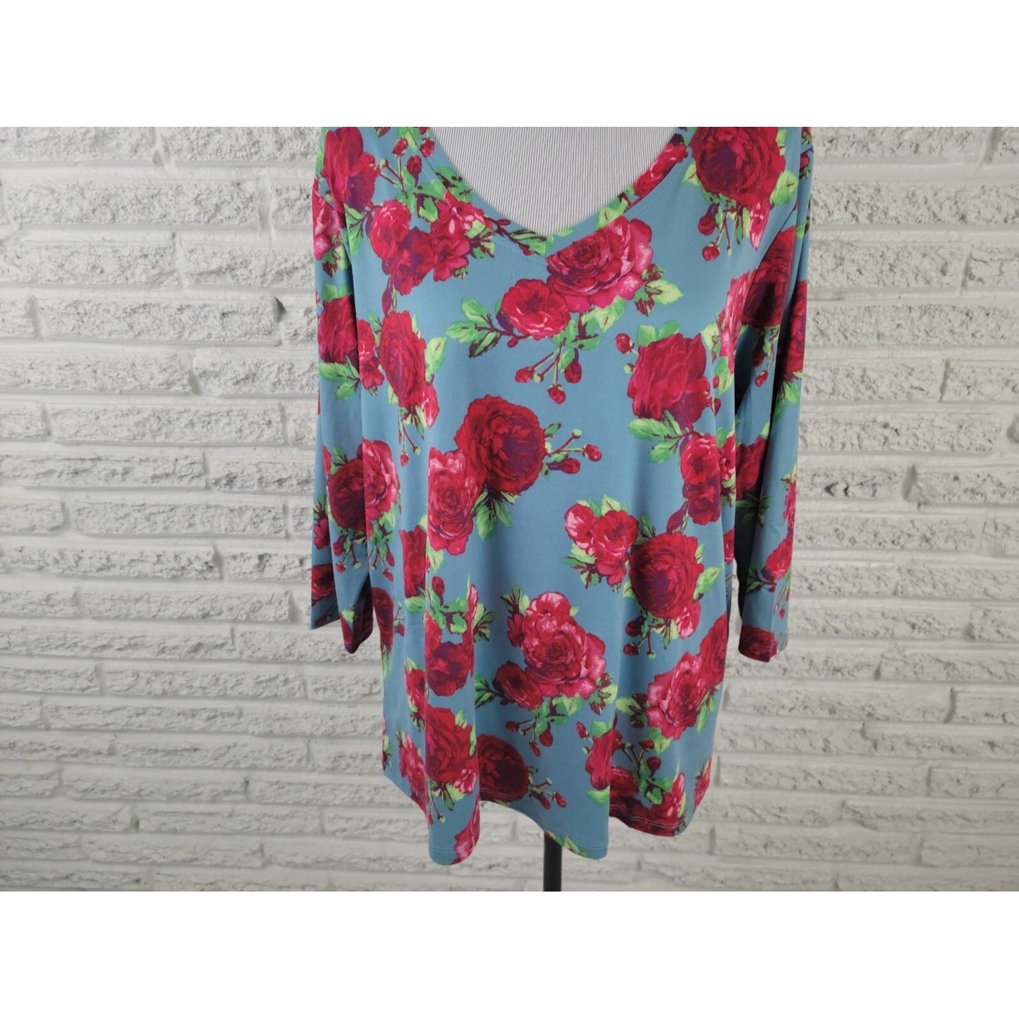 Pioneer Woman Womens Top Extra Large 3/4 Sleeve Blue Red Roses VNeck Casual
