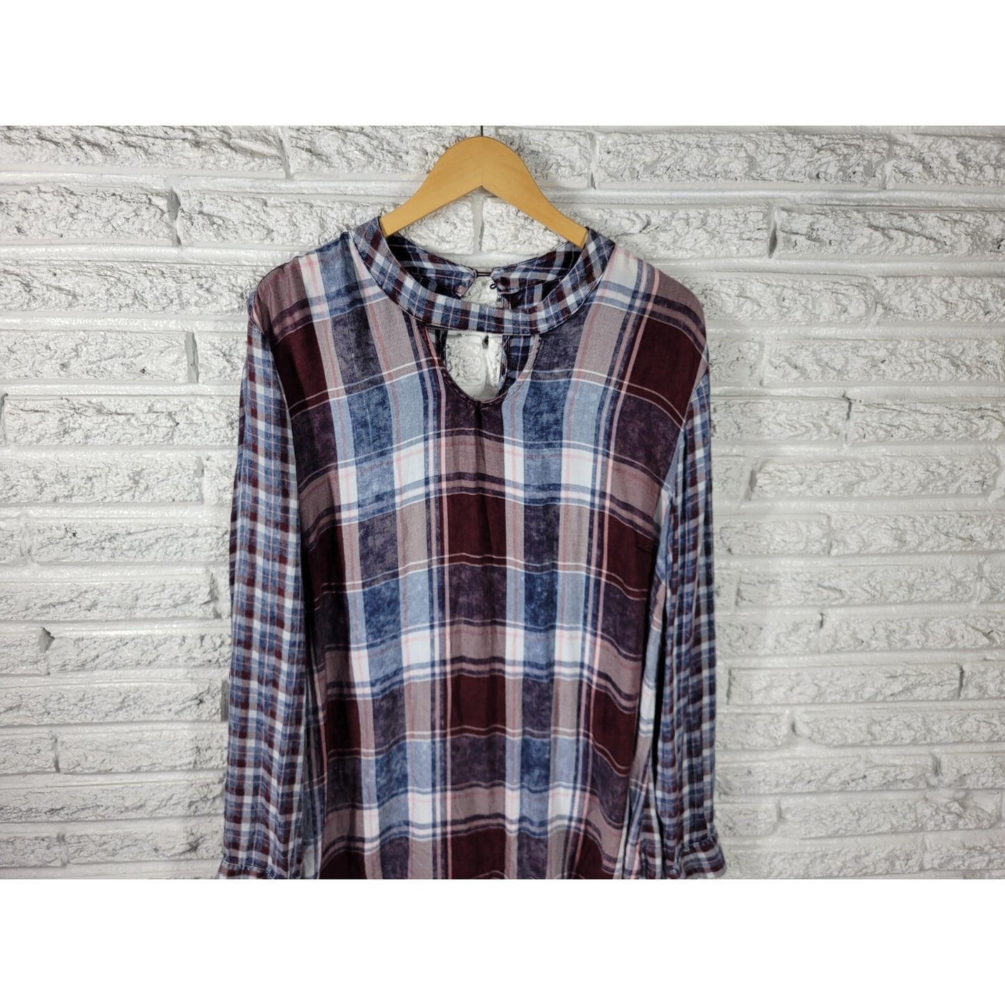 Maurices Womens Top XXL Plus Tunic Long Sleeve Keyhole Neck Rayon Purple Plaid