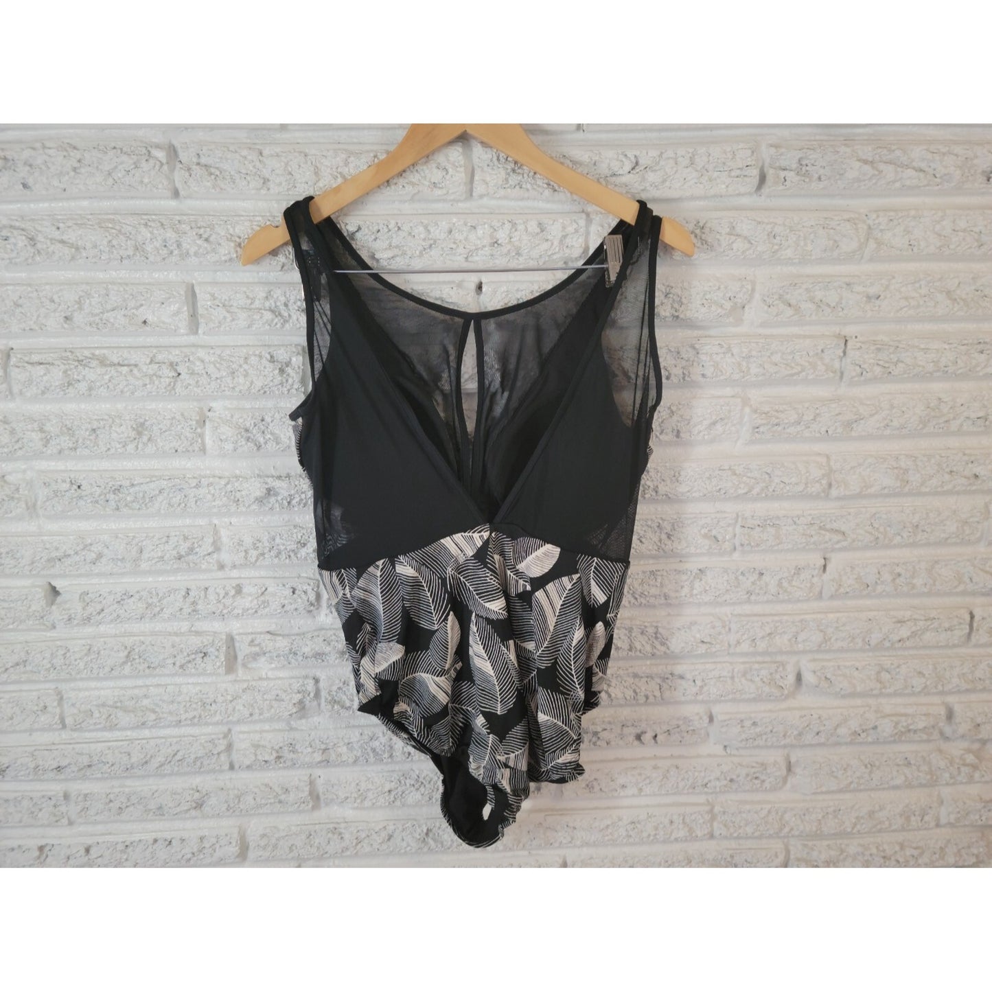 Time Tru Womens Swimsuit XL One Piece Black White Floral Bra Mesh Plunge Neck