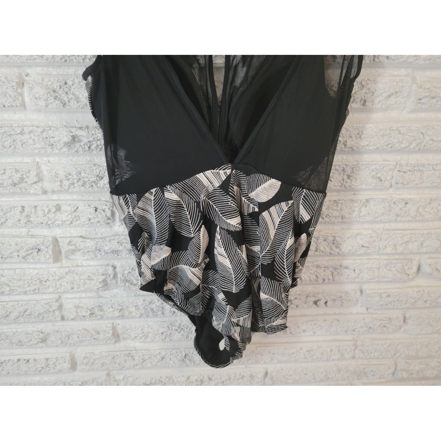 Time Tru Womens Swimsuit XL One Piece Black White Floral Bra Mesh Plunge Neck