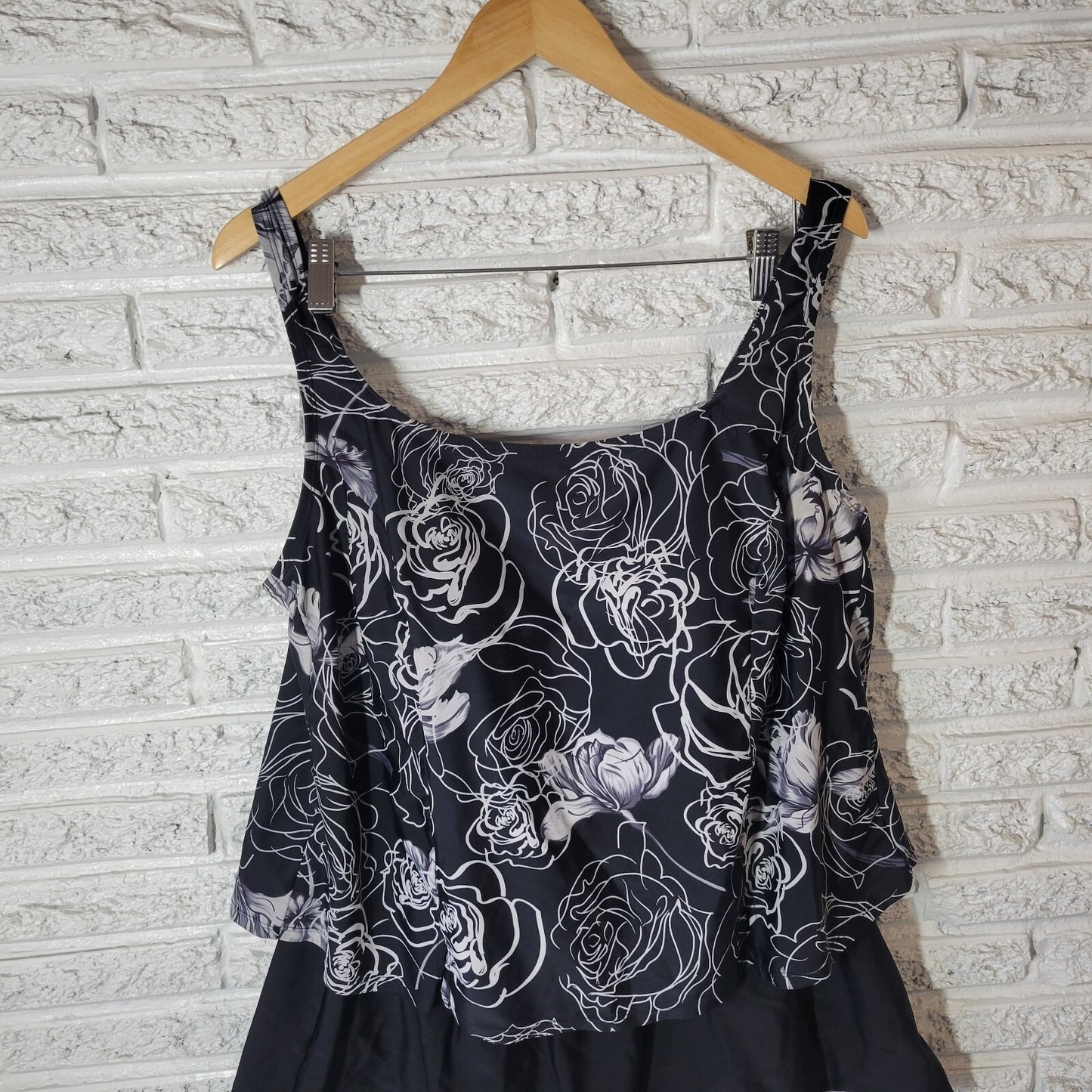 Indigo Bay Womens Swimsuit 24W One Piece Skirted Lined Wide Strap Black Floral