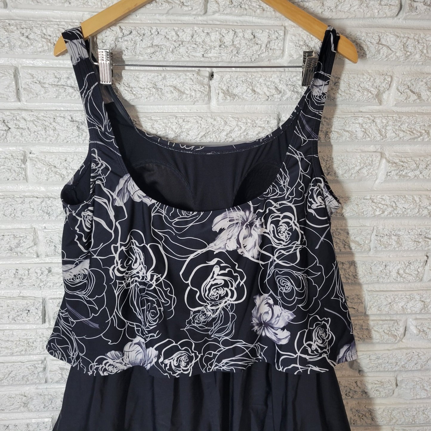 Indigo Bay Womens Swimsuit 24W One Piece Skirted Lined Wide Strap Black Floral