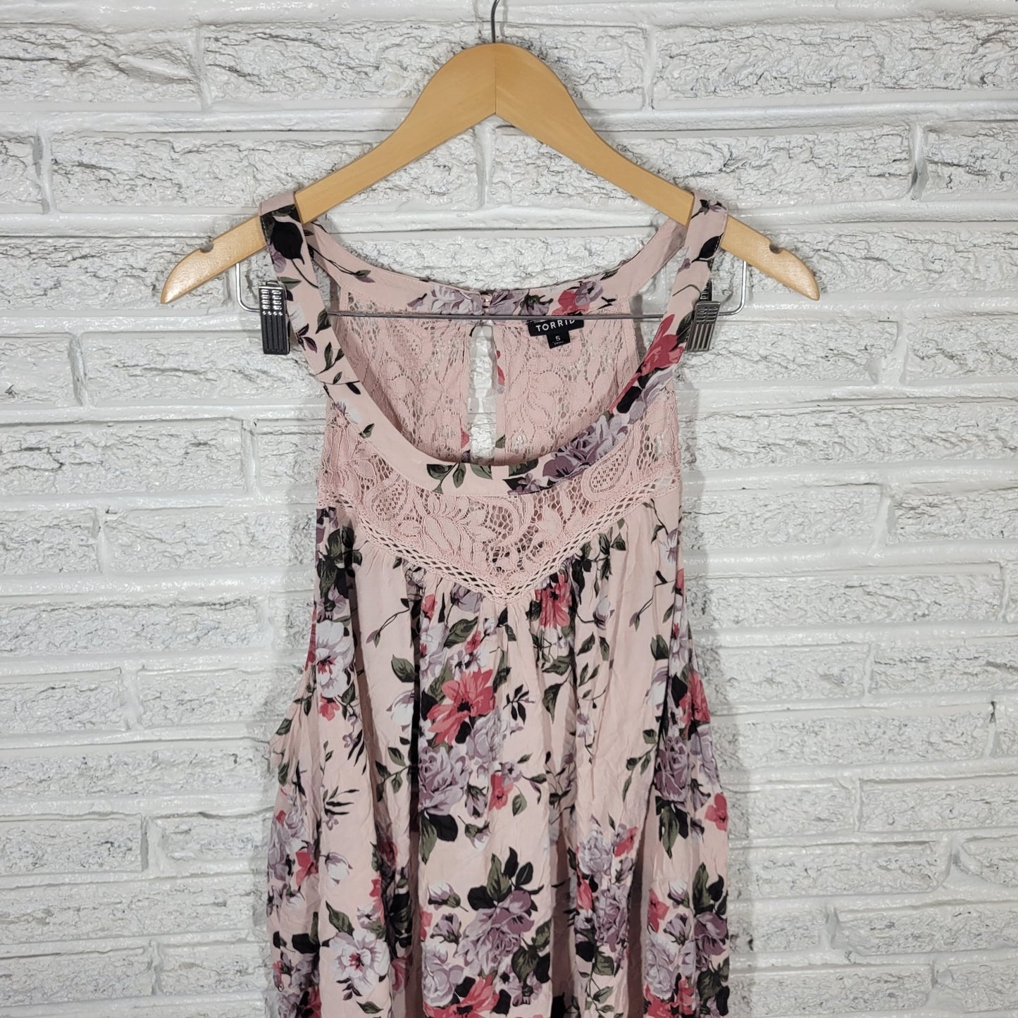 Torrid Womens Top 5 5X Plus Swing Sleeveless Pink Floral Lightweight Rayon Lace