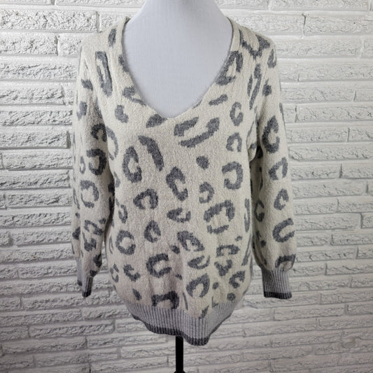 Maurices Womens Sweater 0 0X Plus Long Sleeve Gray Animal Print Soft Lightweight