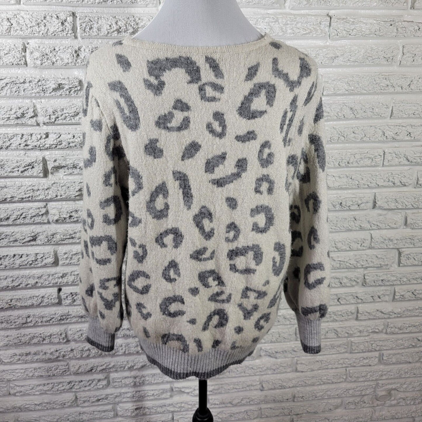 Maurices Womens Sweater 0 0X Plus Long Sleeve Gray Animal Print Soft Lightweight
