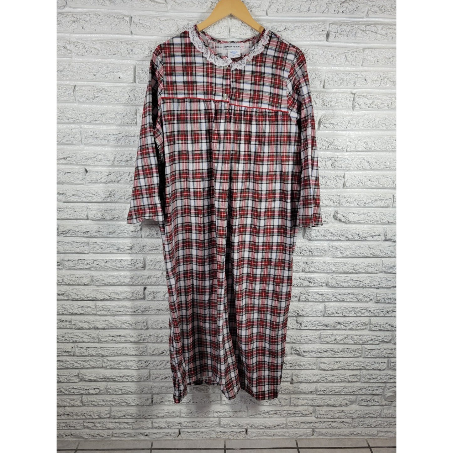Friends of the Heart Womens Nightgown 1X Plus Lace Trim Red Plaid Quarter Button