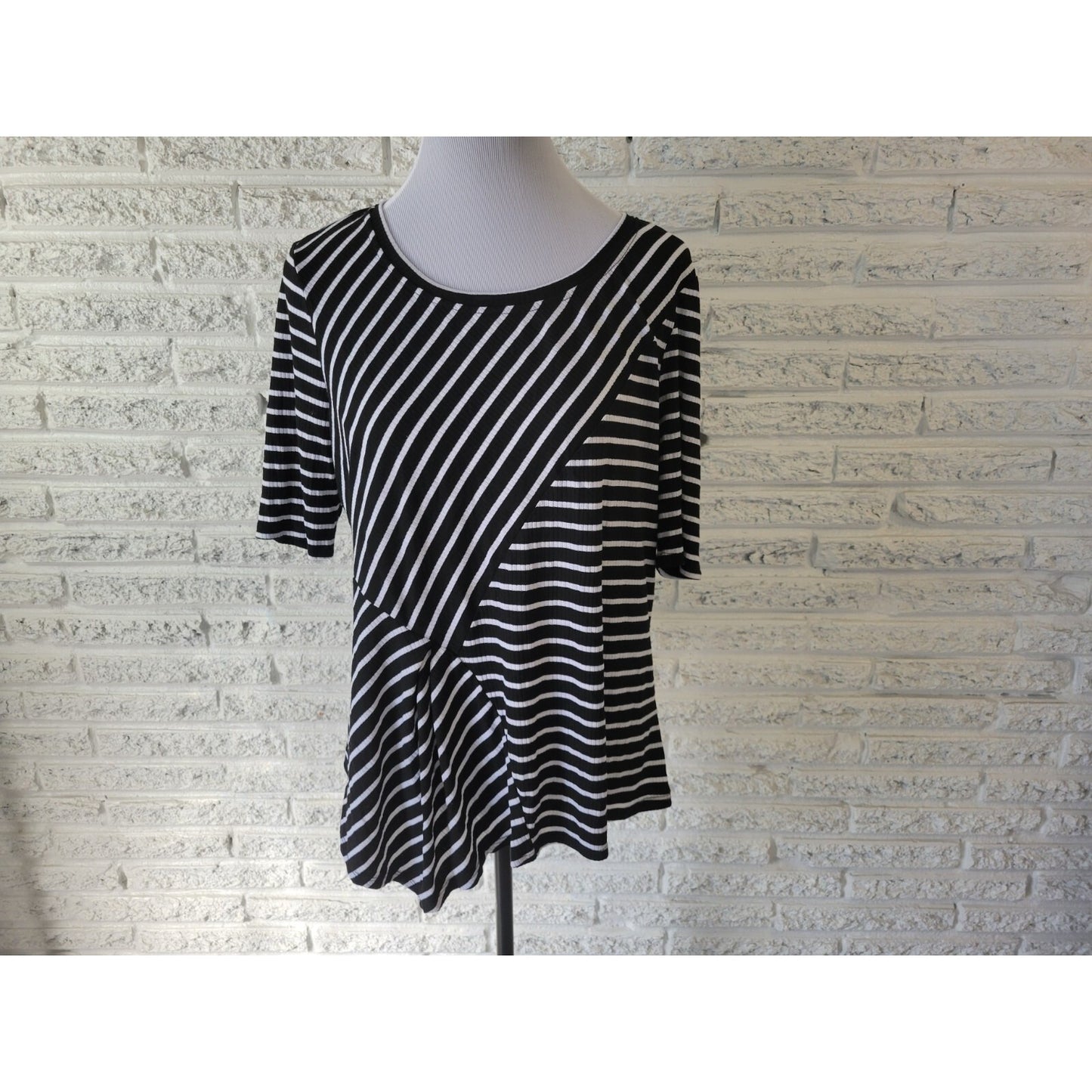 Apt 9 Womens Top Petite Extra Large PXL Tee Knit Black Stripe Casual Comfy