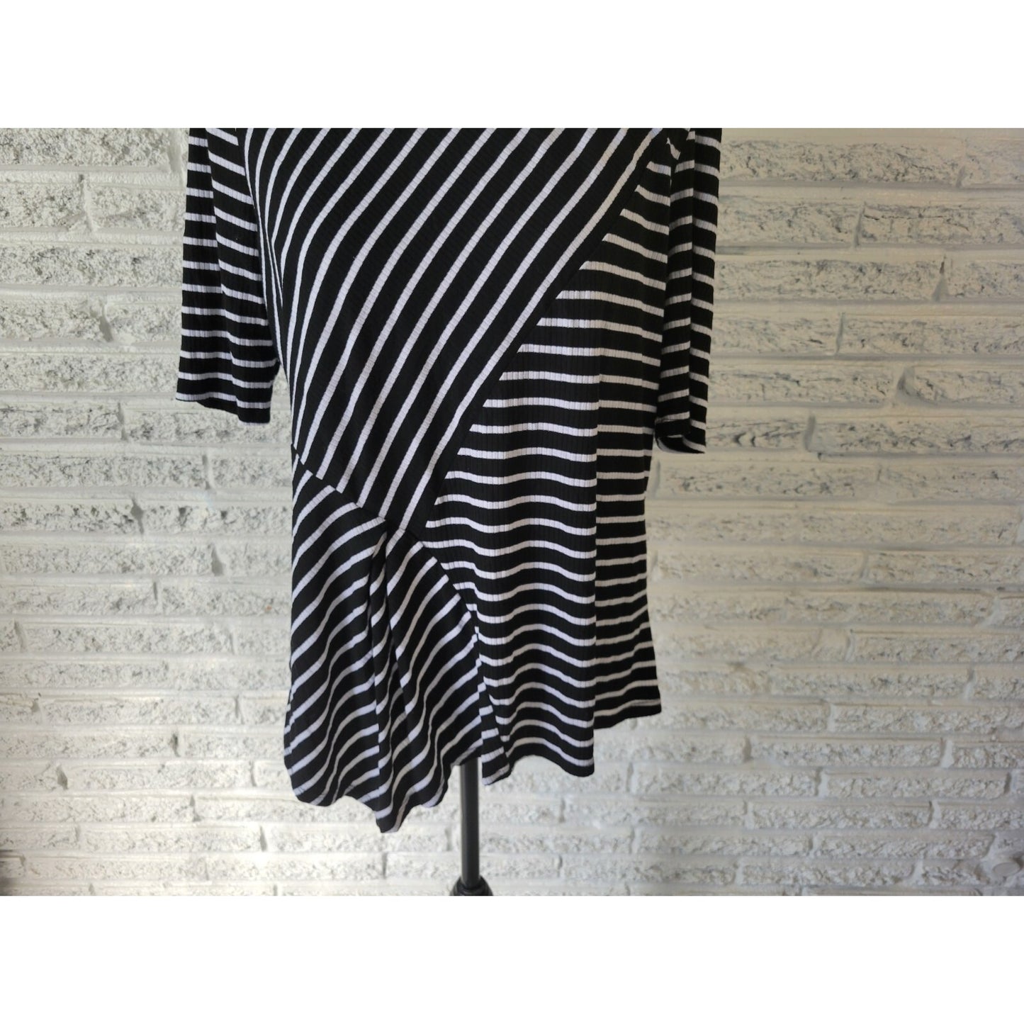 Apt 9 Womens Top Petite Extra Large PXL Tee Knit Black Stripe Casual Comfy